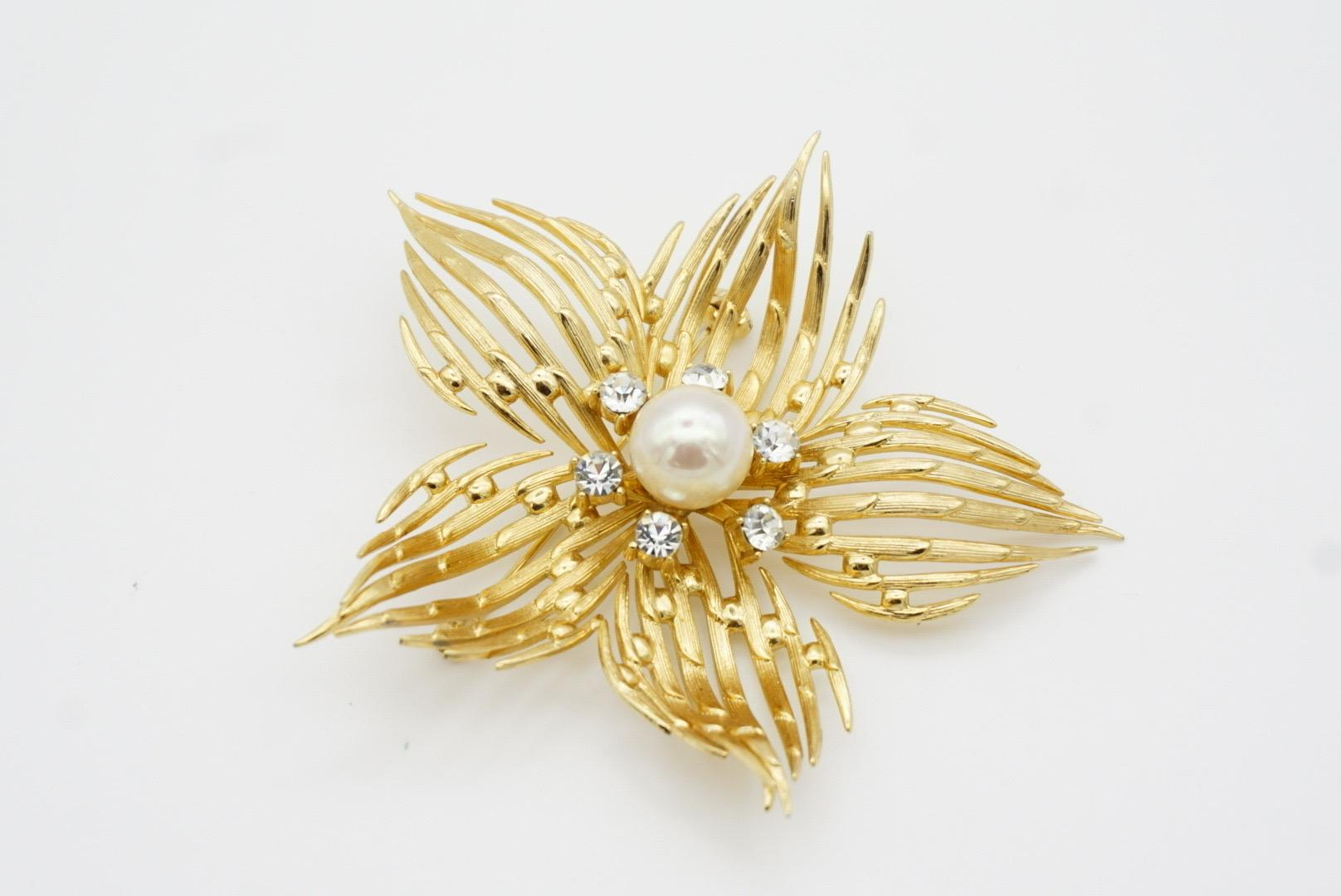 Christian Dior GROSSE 1968 Huge Openwork Flower Pentagram Pearl Crystals Brooch For Sale 4