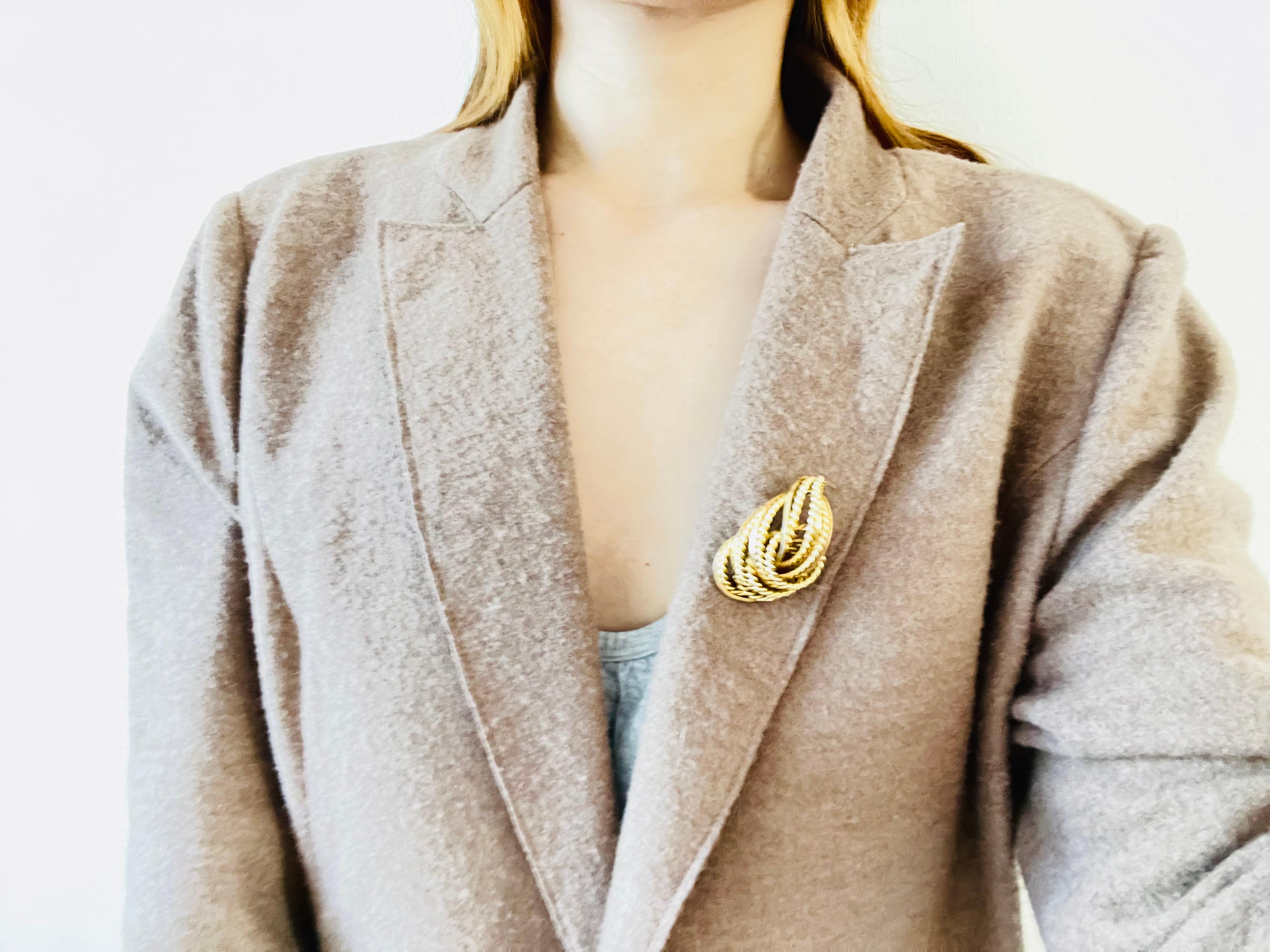 Christian Dior Grosse 1968 Nœud ajouré Feuille Tourbillon Corde Feu Broche Moderniste 1