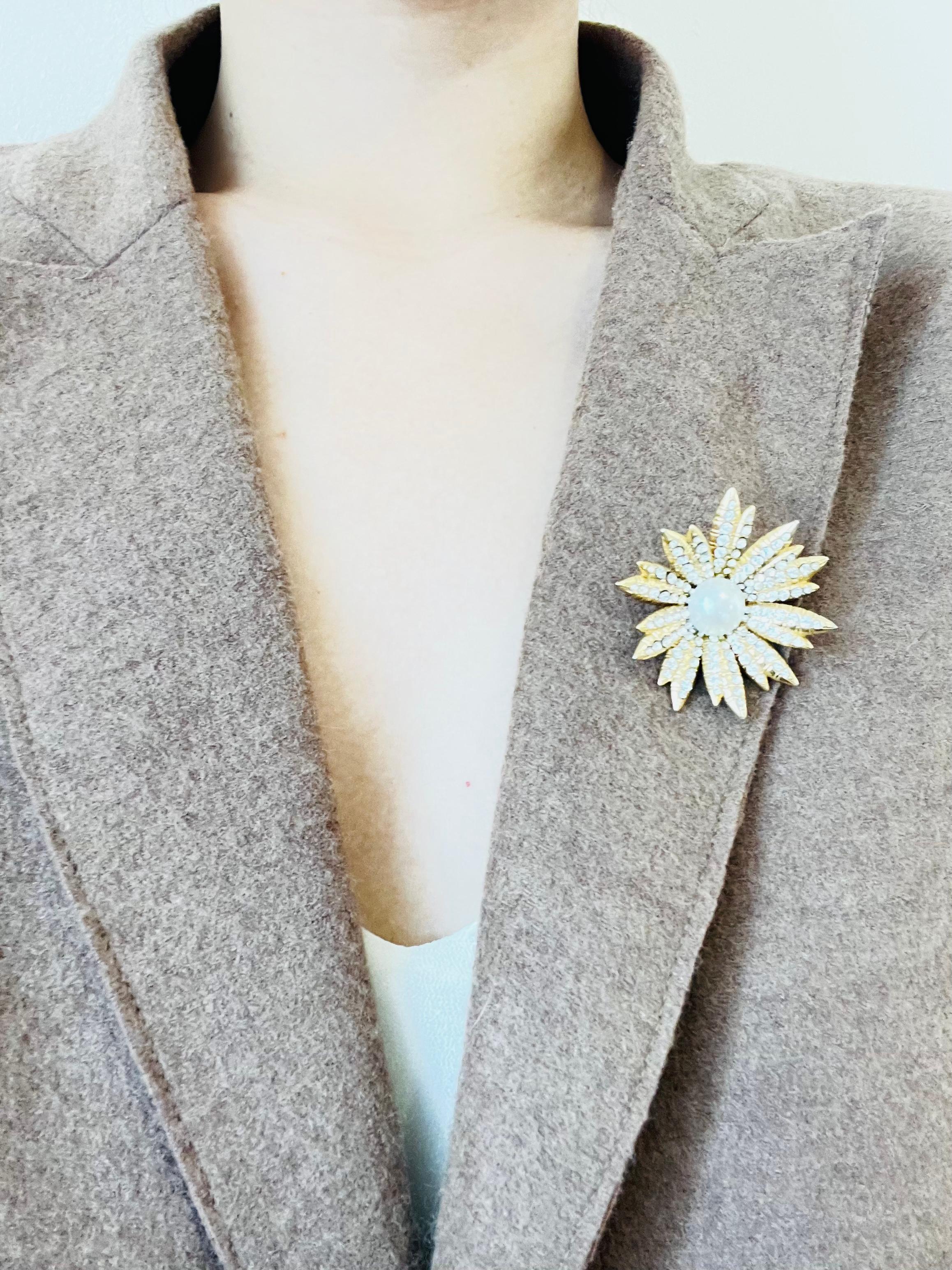 Christian Dior GROSSE 1968 Vintage Bloom Blume Whole Kristall Perle Gold Brosche im Zustand „Hervorragend“ im Angebot in Wokingham, England