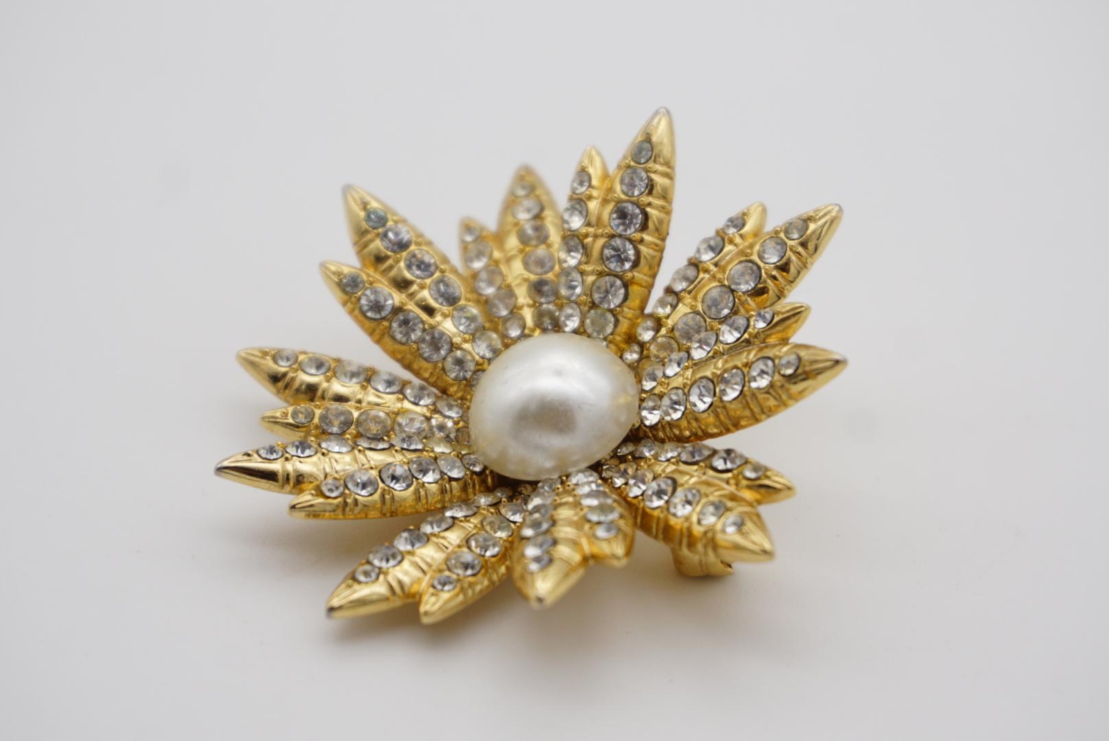 Christian Dior GROSSE 1968 Vintage Bloom Flower Whole Crystals Pearl Gold Brooch For Sale 1