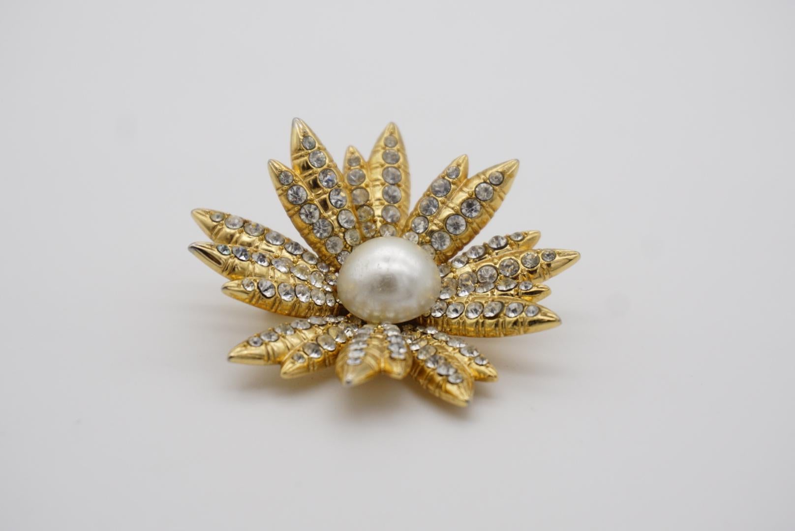 Christian Dior GROSSE 1968 Vintage Bloom Flower Whole Crystals Pearl Gold Brooch For Sale 2