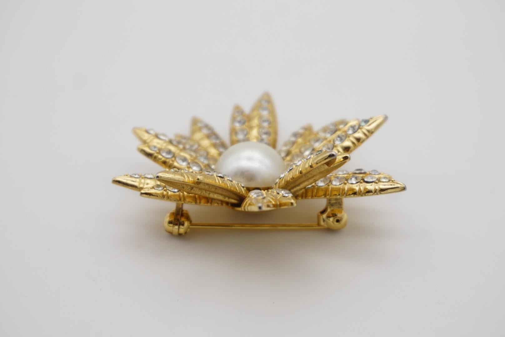 Christian Dior GROSSE 1968 Vintage Bloom Flower Whole Crystals Pearl Gold Brooch For Sale 3