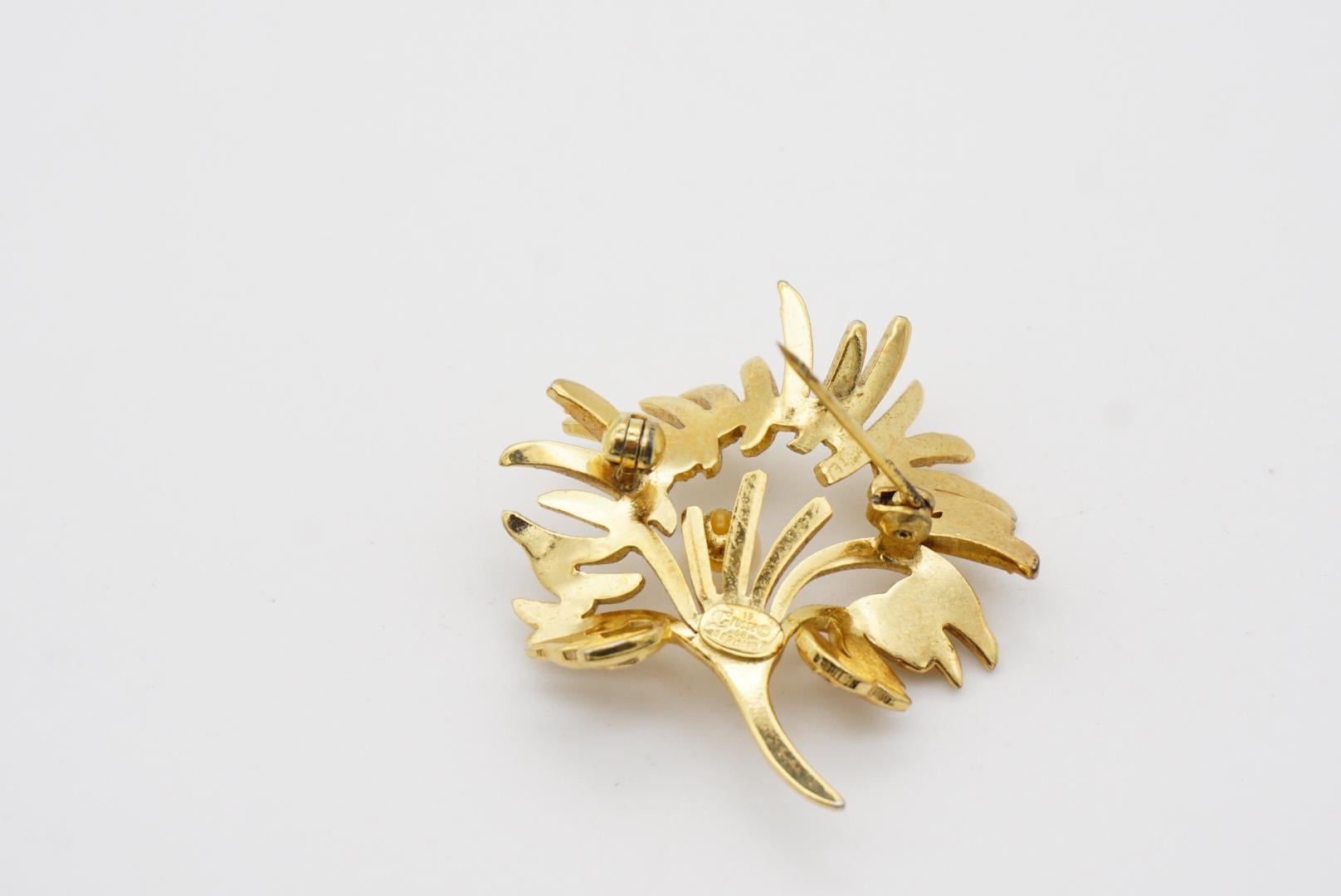 Christian Dior GROSSE 1968 Vintage Floral Leaf Openwork White Pearl Gold Brooch For Sale 4