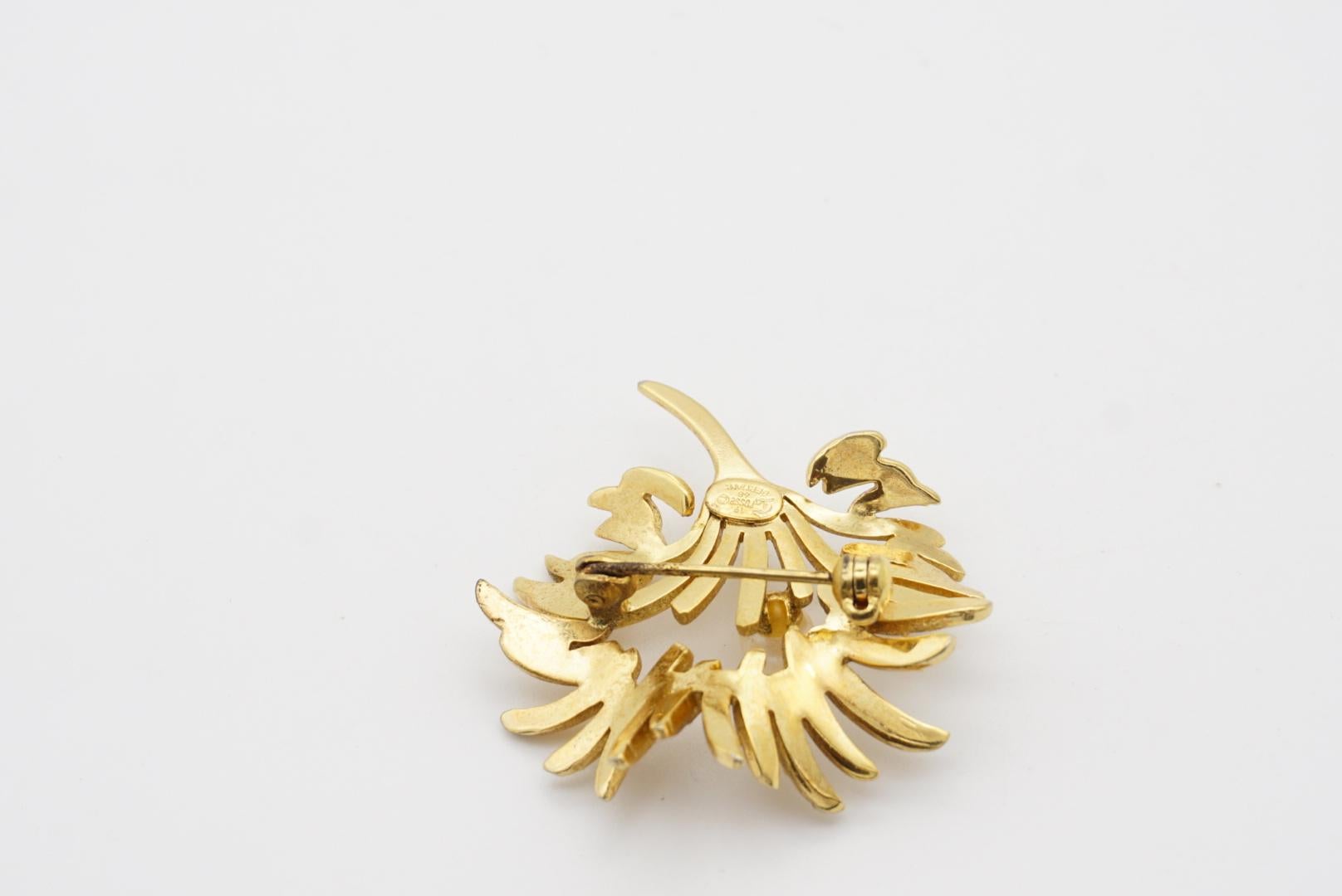 Christian Dior GROSSE Broche fleurie vintage ajourée en or et perles blanches, 1968 en vente 6