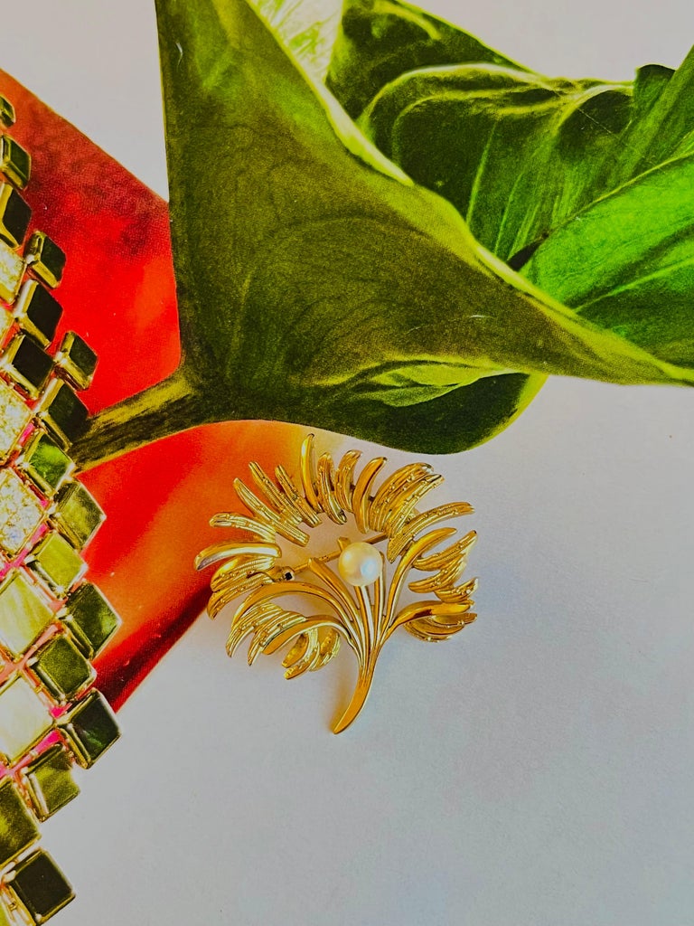 Christian Dior GROSSE 1968 Vintage Floral Leaf Openwork White Pearl