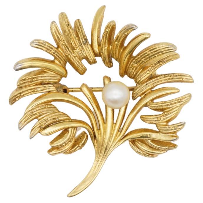 Christian Dior GROSSE Broche fleurie vintage ajourée en or et perles blanches, 1968 en vente