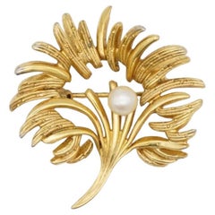 Christian Dior GROSSE 1968 Vintage Floral Leaf Openwork White Pearl Gold Brooch