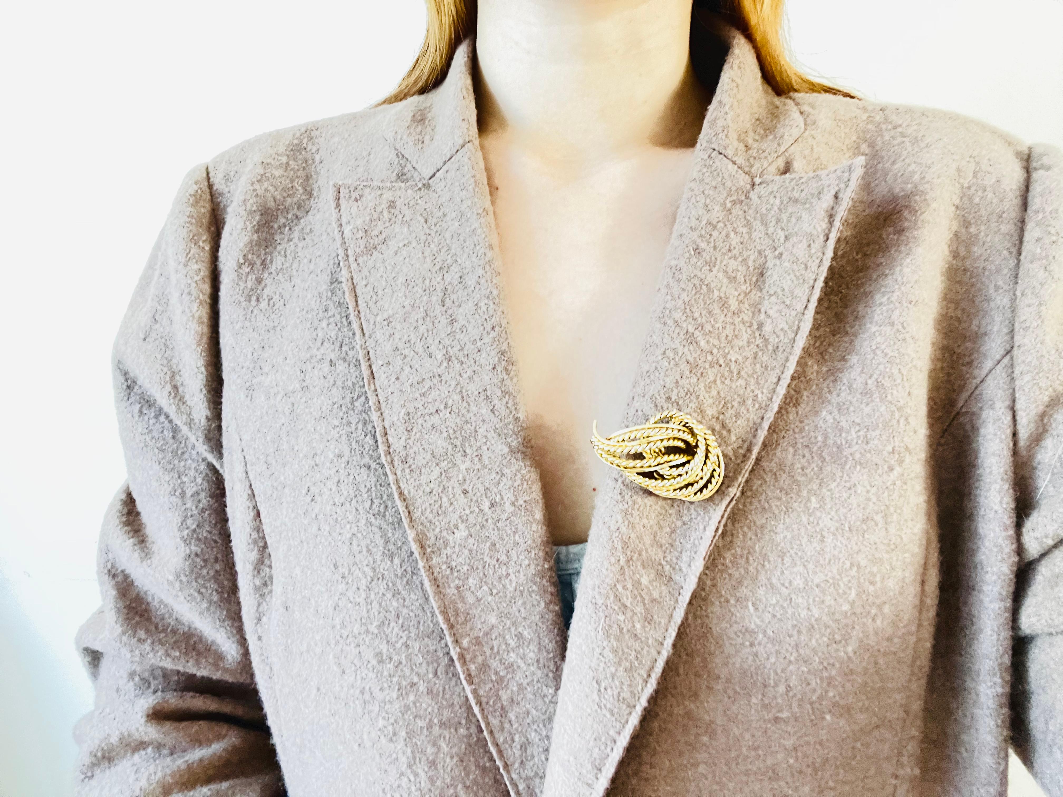 Christian Dior GROSSE 1968 Weave Leaf Modernist Swirl Rope Fire Gold Brooch In Good Condition For Sale In Wokingham, England