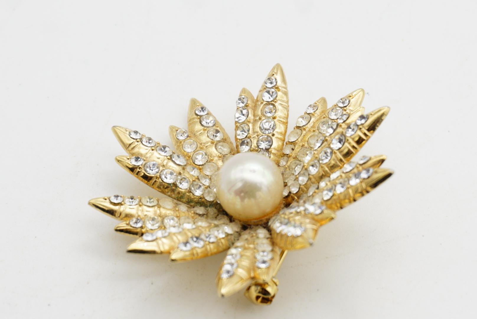 Christian Dior GROSSE 1968 Weiße Perlen Blüte Blume Strahlende Kristalle Brosche im Angebot 4