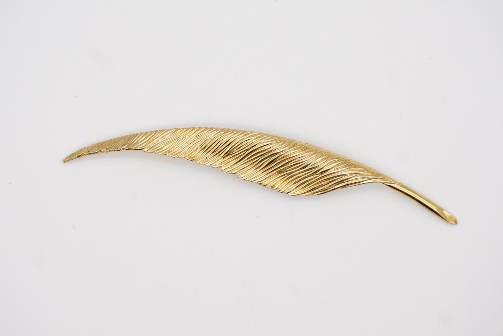 Christian Dior GROSSE 1969 Vintage Textured Long Wave Feather Leaf Reed Brooch For Sale 3