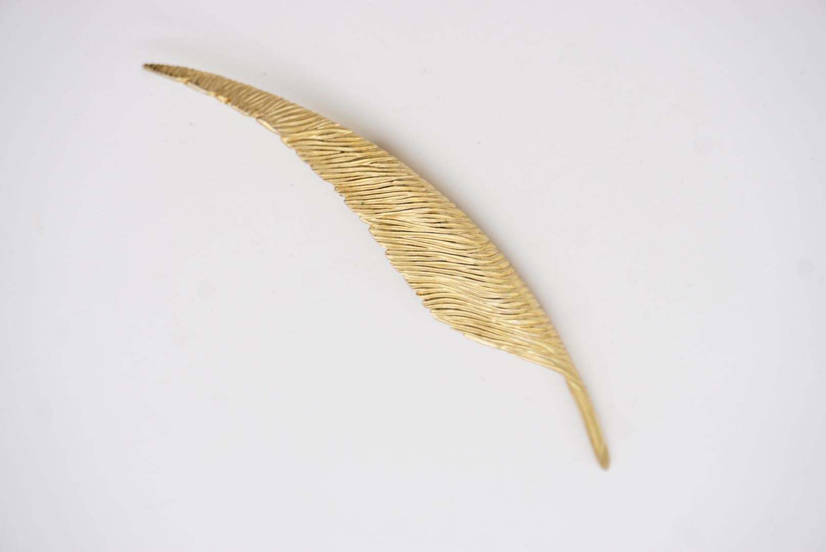 Christian Dior GROSSE 1969 Vintage Textured Long Wave Feather Leaf Reed Brooch For Sale 4