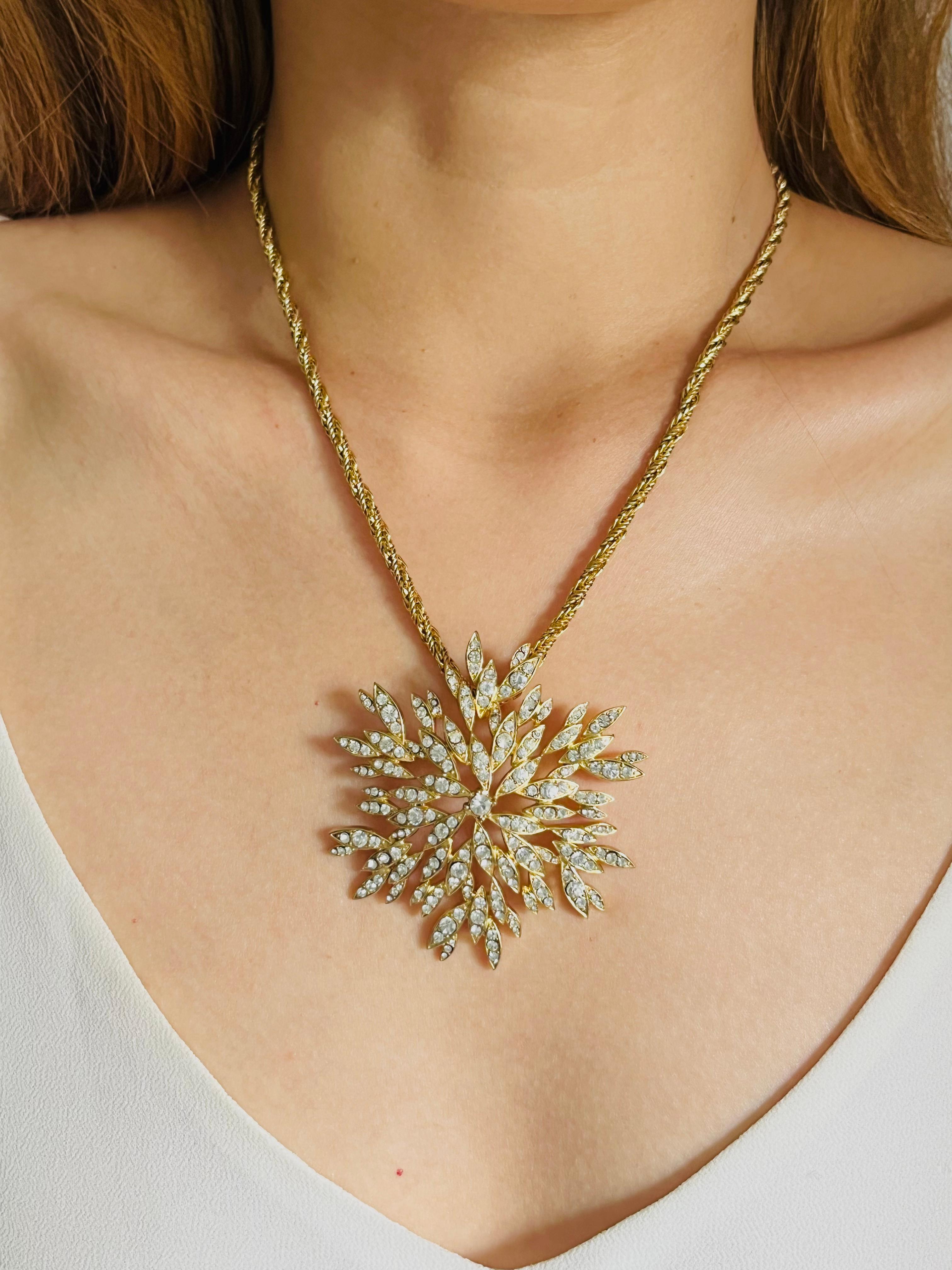 Christian Dior GROSSE 1970 Large Snowflake Crystals Flower Pendant Necklace For Sale 2