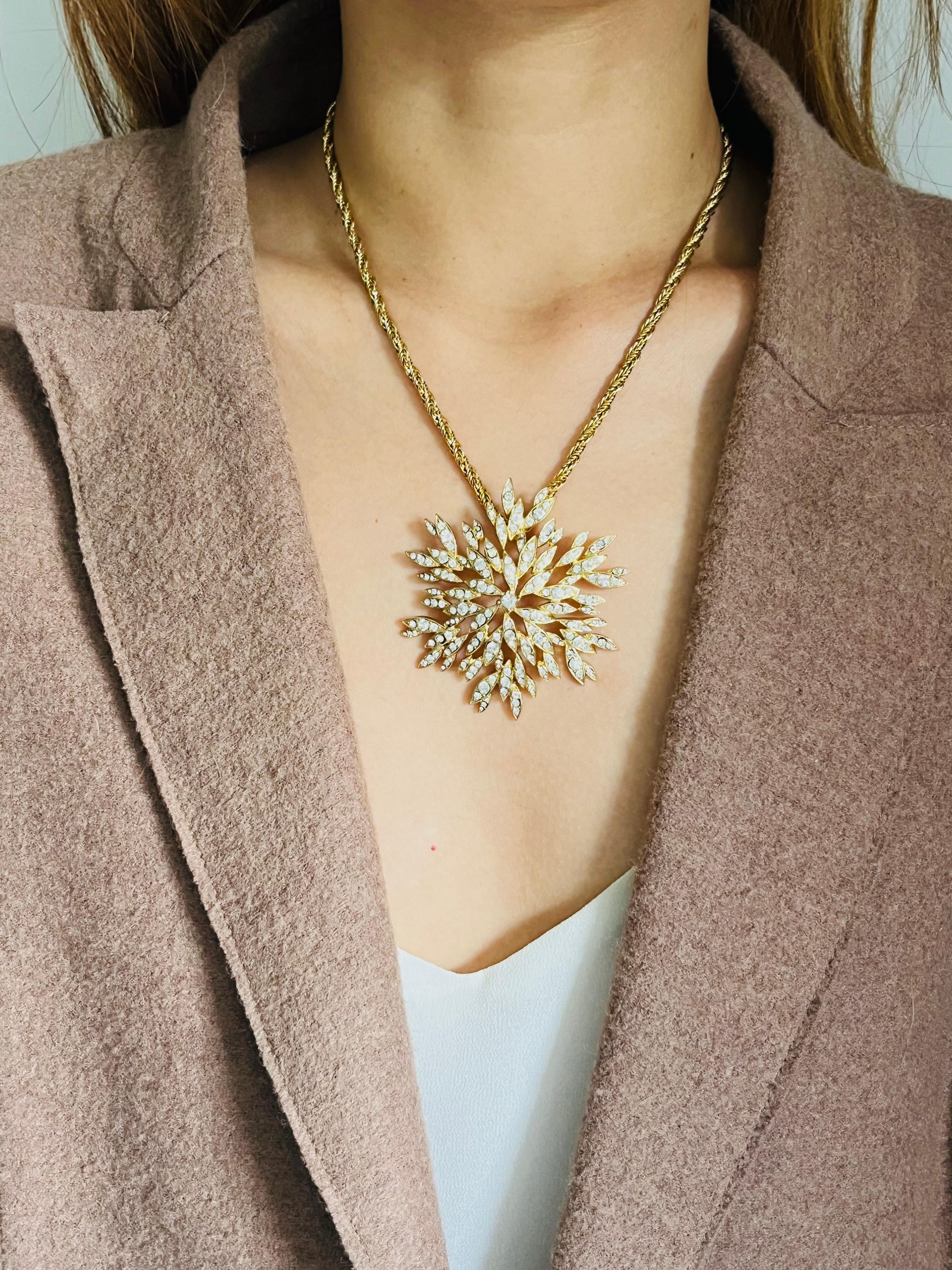 Christian Dior GROSSE 1970 Large Snowflake Crystals Flower Pendant Necklace For Sale 3