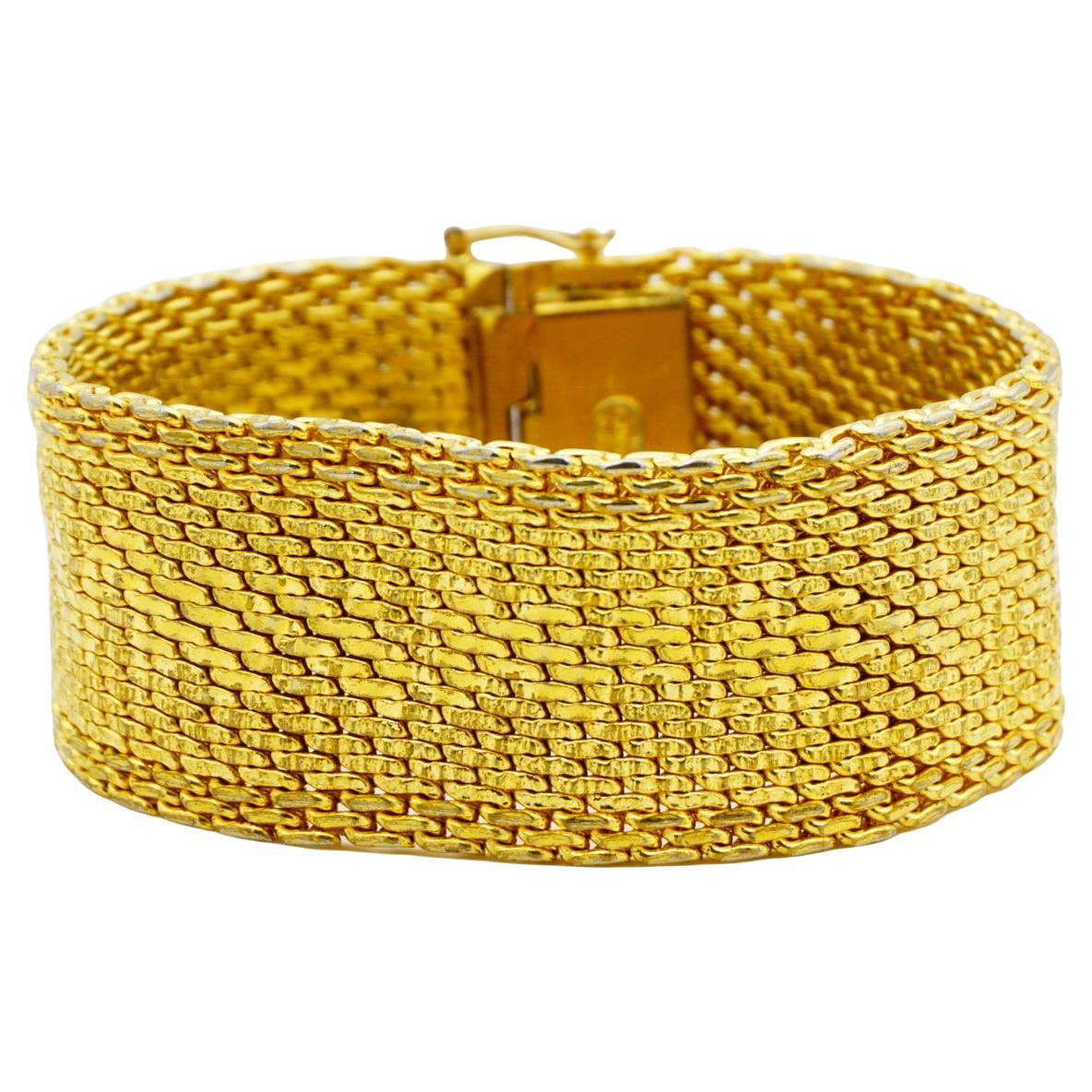 Christian Dior GROSSE 1970 Vintage Unisex Eslabón Estriado Grueso Malla Ancha Tejida Pulsera Chunky Modernista Brazalete, Tono Dorado

Muy buen estado. Ligeros arañazos o pérdida de color, apenas perceptibles. No muy paralela ya que la pulsera se