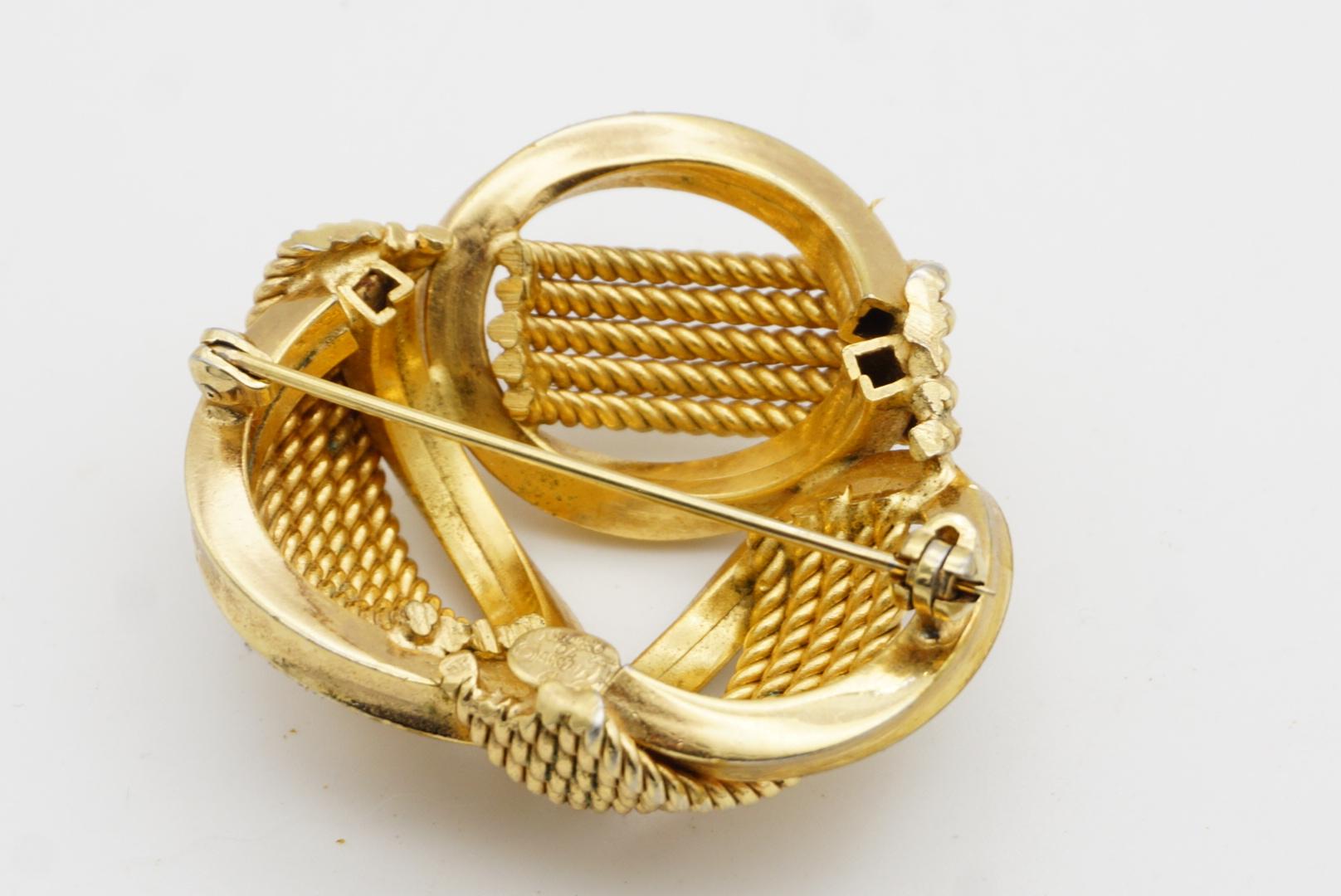 Christian Dior GROSSE 1970 Trio de triangles ajourés en maille ovale interlockée Broche en vente 7