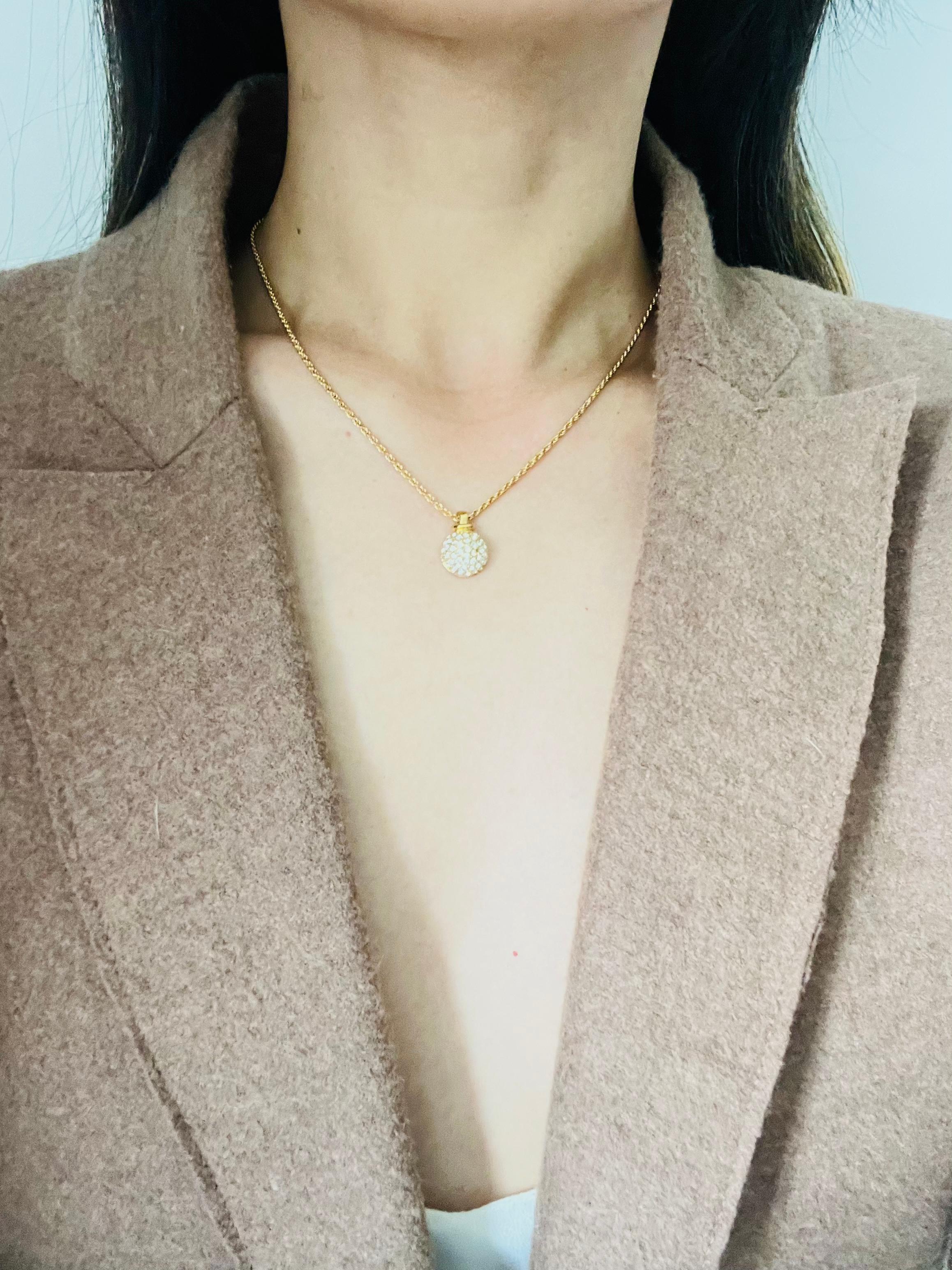 Christian Dior GROSSE 1970 Collana con ciondolo a forma di bottiglia d'epoca con cristalli tondi e bombati in vendita 2