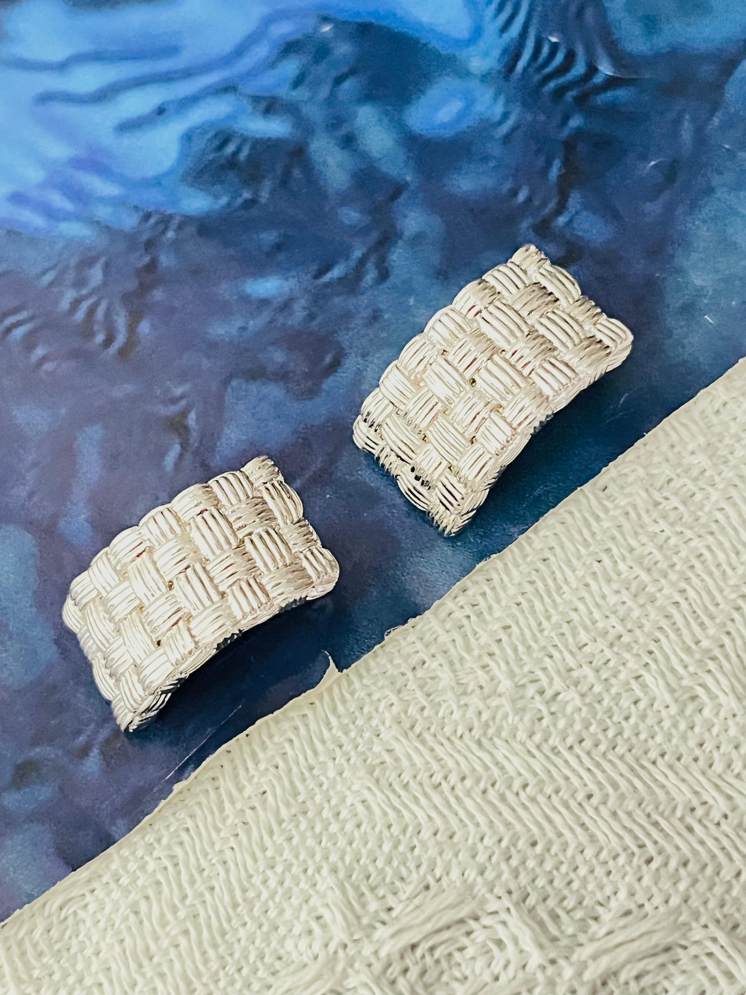 Art déco Christian Dior GROSSE 1970s Basket Weave Rectangle Dome Silver Clip Earrings en vente