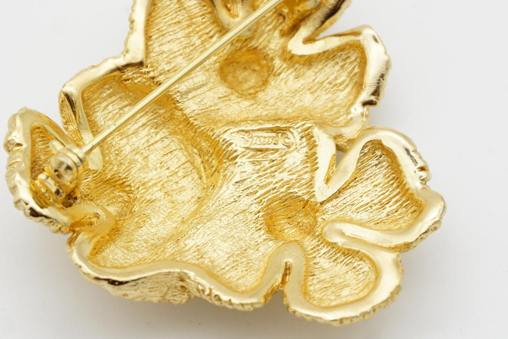 Christian Dior GROSSE 1970s Brushed Trio Layer Flower Lucky Clover Gold Brooch in vendita 10