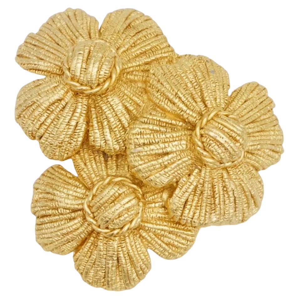 Christian Dior GROSSE 1970s Brushed Trio Layer Flower Lucky Clover Gold Brooch in vendita