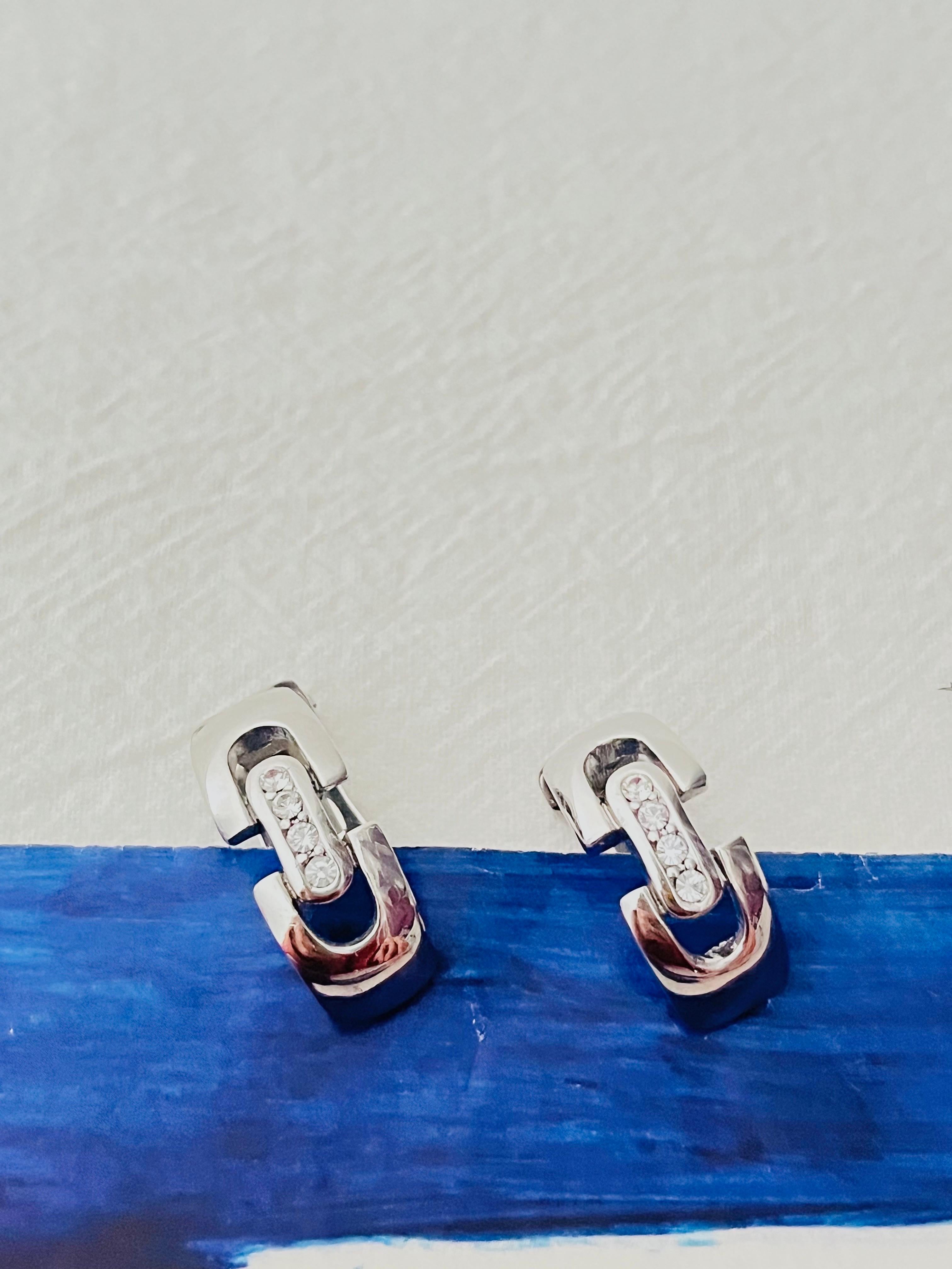 Christian Dior GROSSE 1970s Vintage Unisex Crystals Interlocked Glow Half Hoop Dome Monderist Clip Earrings, Silver Tone

Very good condition. Vintage and rare to find. 100% Genuine.

A very beautiful pair of clip on earrings, signed at the back and