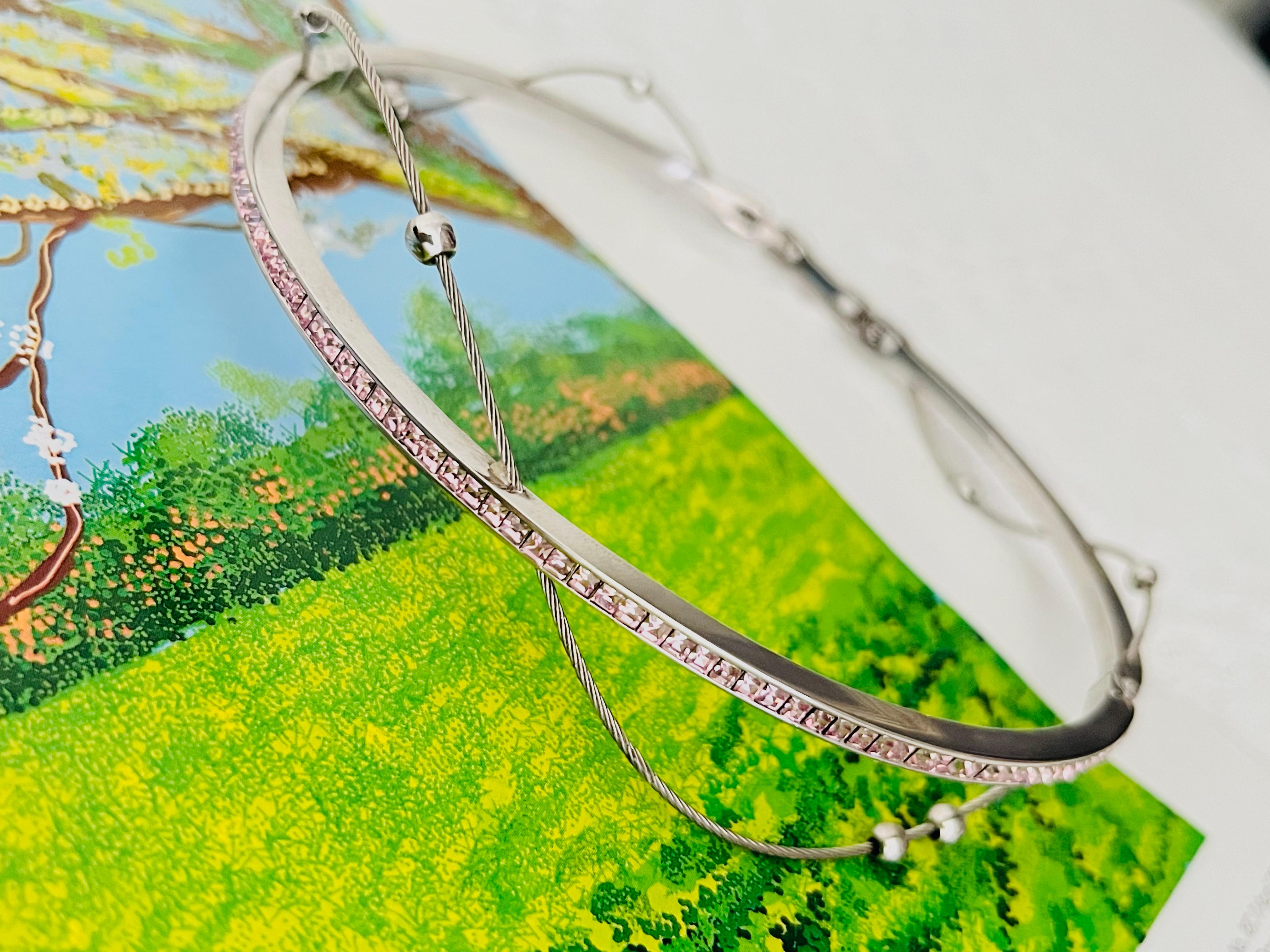 Christian Dior GROSSE 1970s Vintage Cube Square Sparkling Pink Crystals Beads Satellite Choker Collar Modernist Elegant Pendant Necklace, Silver Plated

Ottime condizioni. Nessuna pietra persa. 100% autentico.

Marcato sul retro. Molto raro da