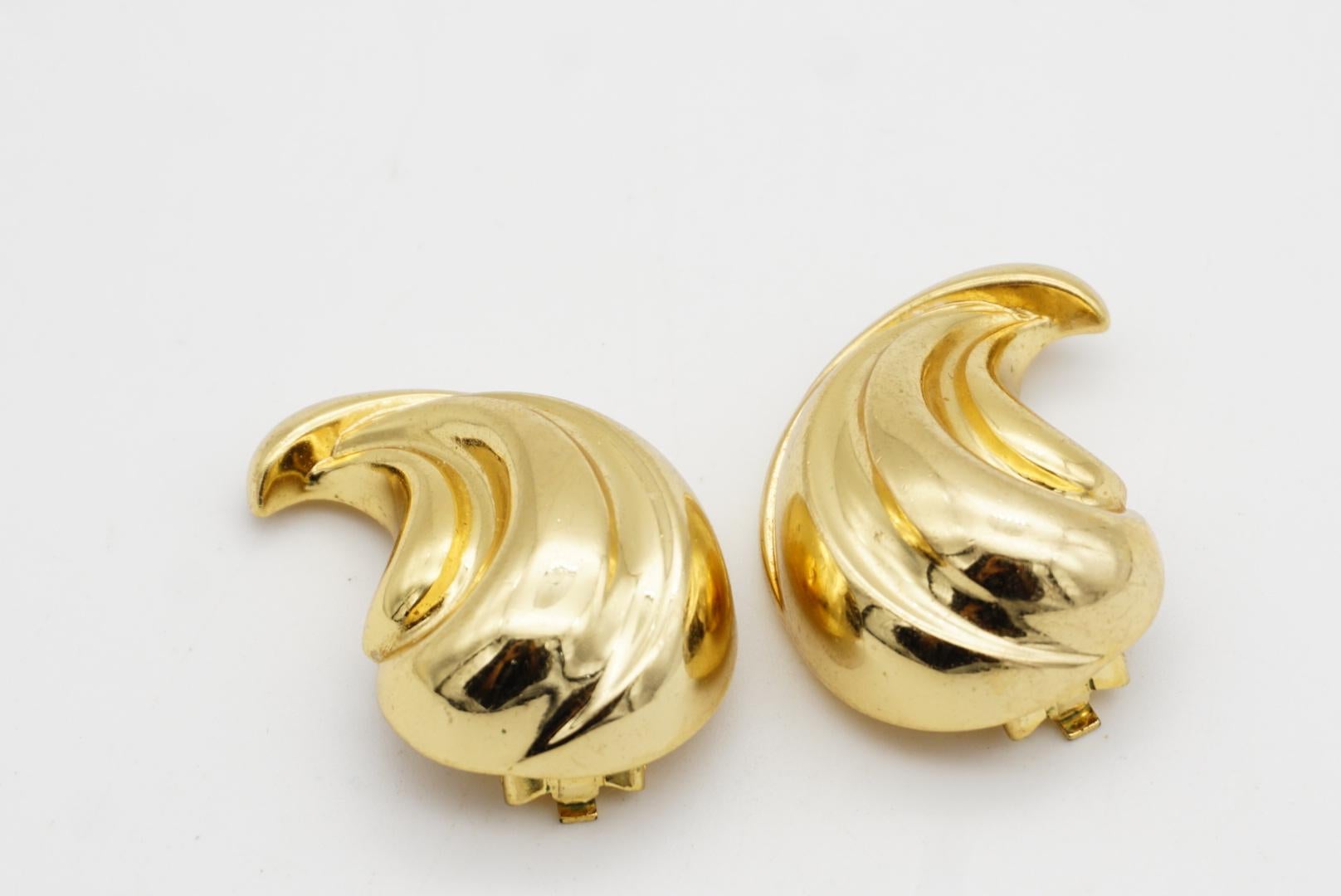 Christian Dior GROSSE Pendientes de clip en forma de media luna extragrandes con forma de hoja de alas brillantes de los años 70 en venta 7