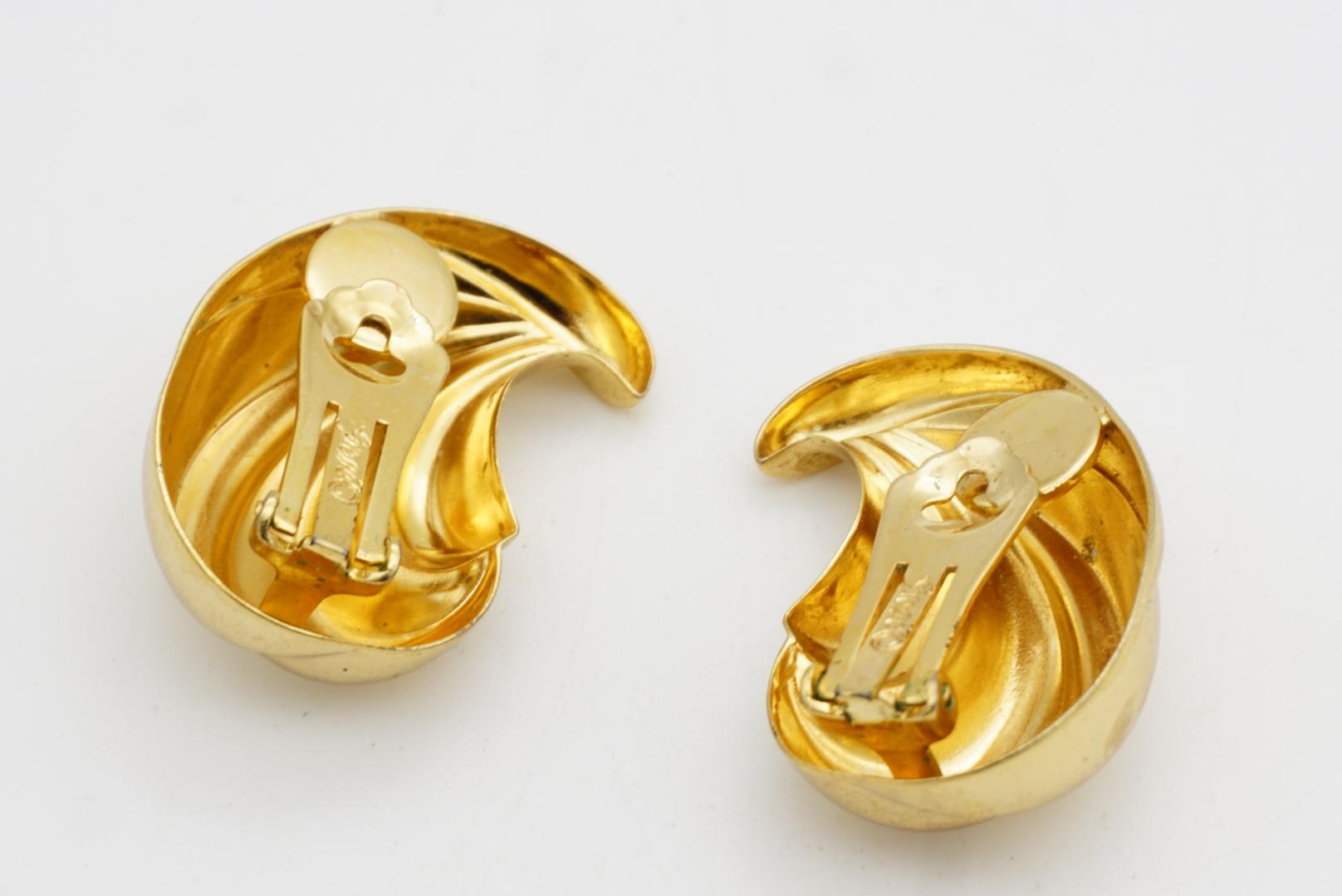 Christian Dior GROSSE Pendientes de clip en forma de media luna extragrandes con forma de hoja de alas brillantes de los años 70 en venta 9