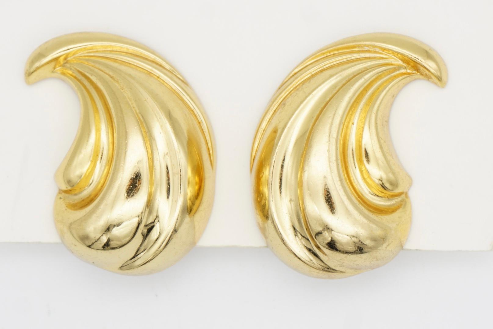 Christian Dior GROSSE Pendientes de clip en forma de media luna extragrandes con forma de hoja de alas brillantes de los años 70 en venta 3