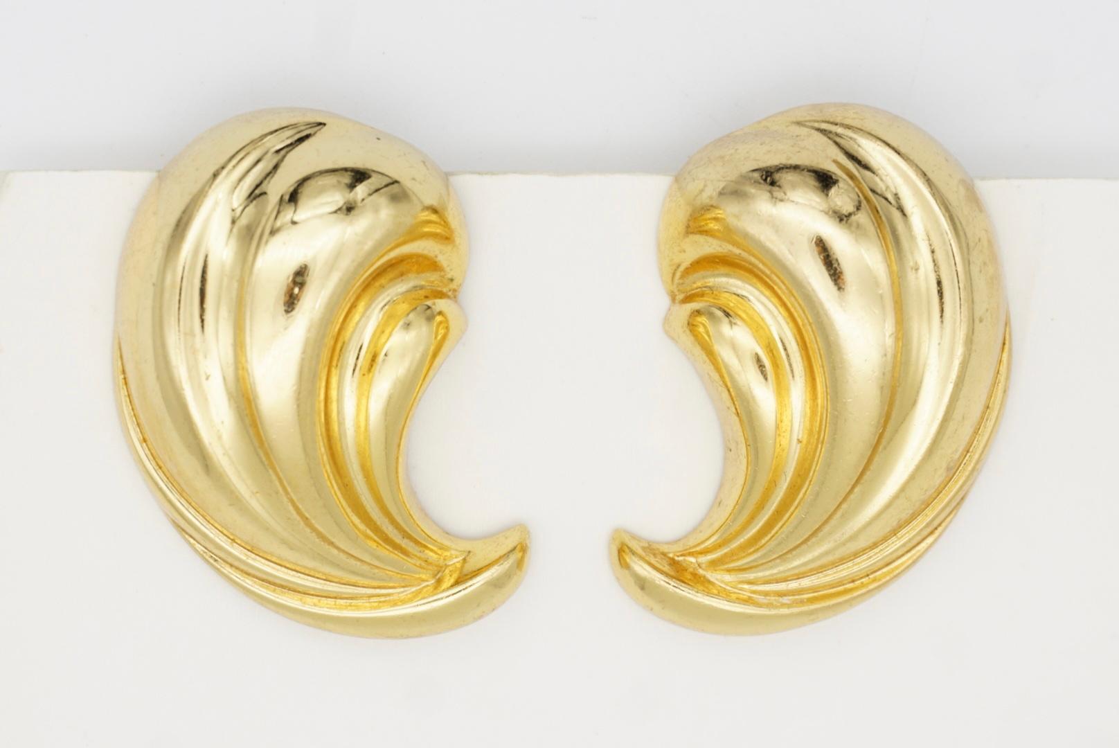 Christian Dior GROSSE Pendientes de clip en forma de media luna extragrandes con forma de hoja de alas brillantes de los años 70 en venta 4