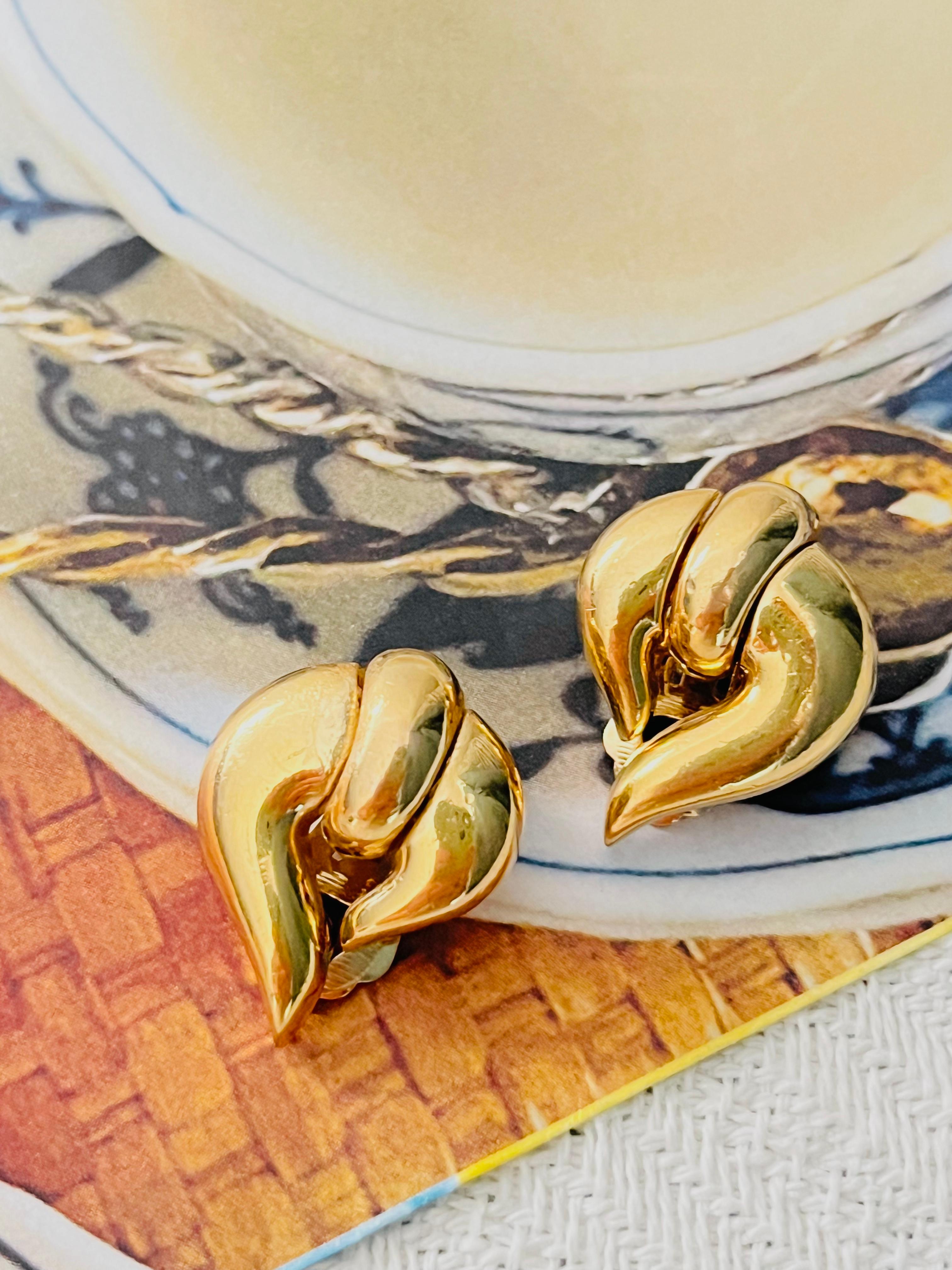 Christian Dior GROSSE Pendientes de lazo con nudo asimétrico de los años 70 Glow Flame Fire en Bueno estado para la venta en Wokingham, England