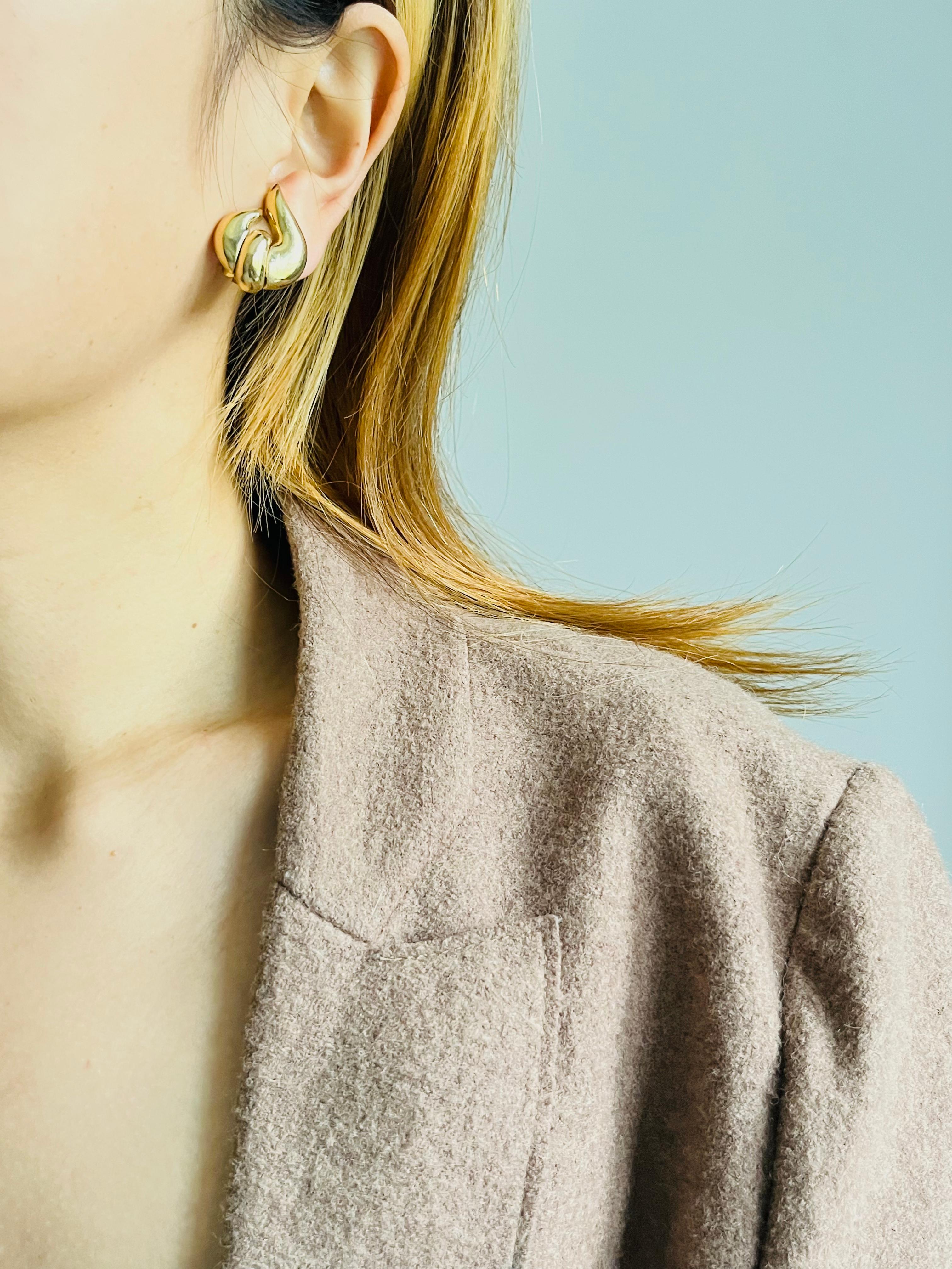 Christian Dior GROSSE Pendientes de lazo con nudo asimétrico de los años 70 Glow Flame Fire en venta 2