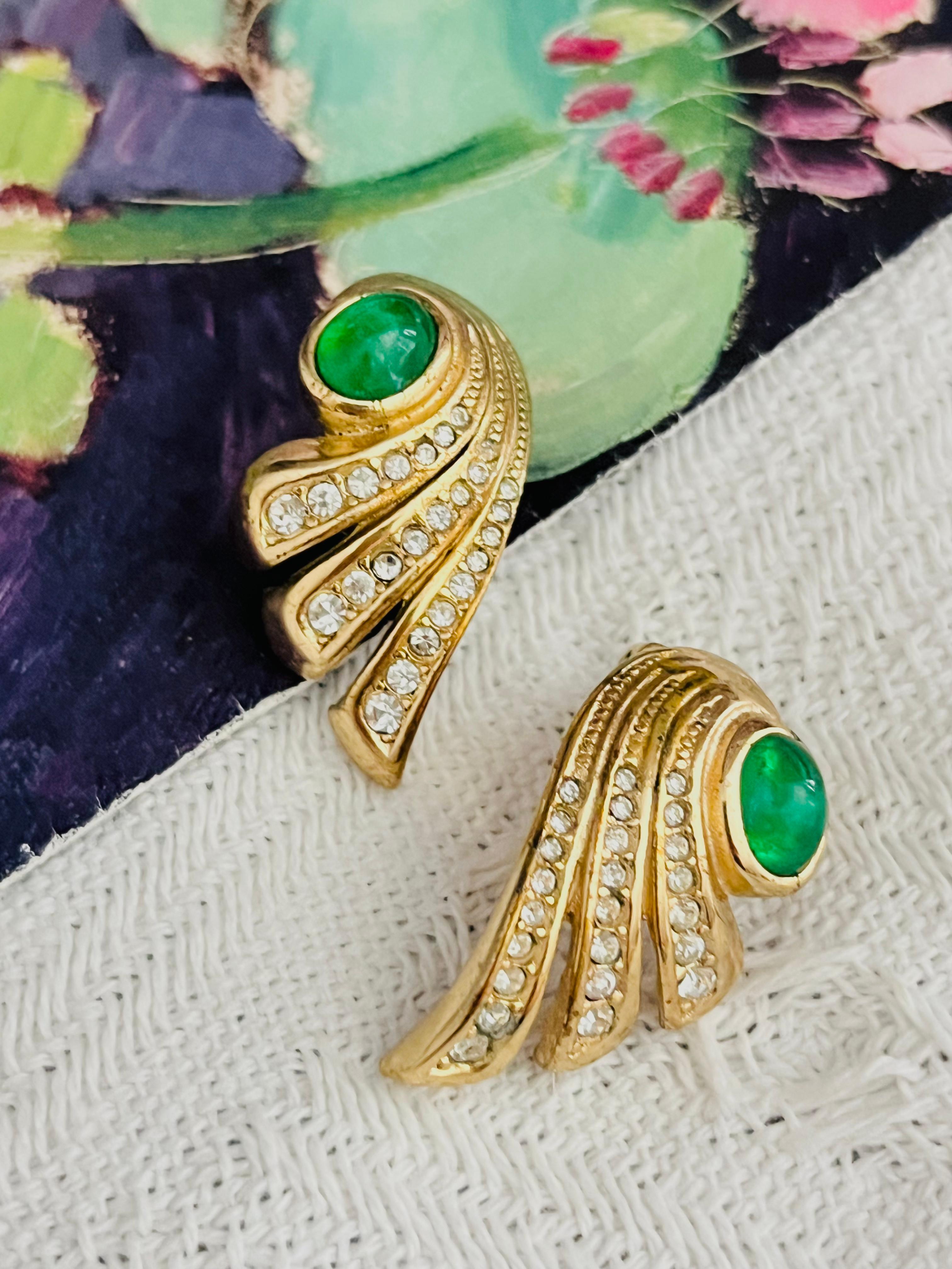 Christian Dior GROSSE 1970s Gripoix Smeraldo Cristalli ovali Orecchini a clip ad ala In condizioni buone in vendita a Wokingham, England