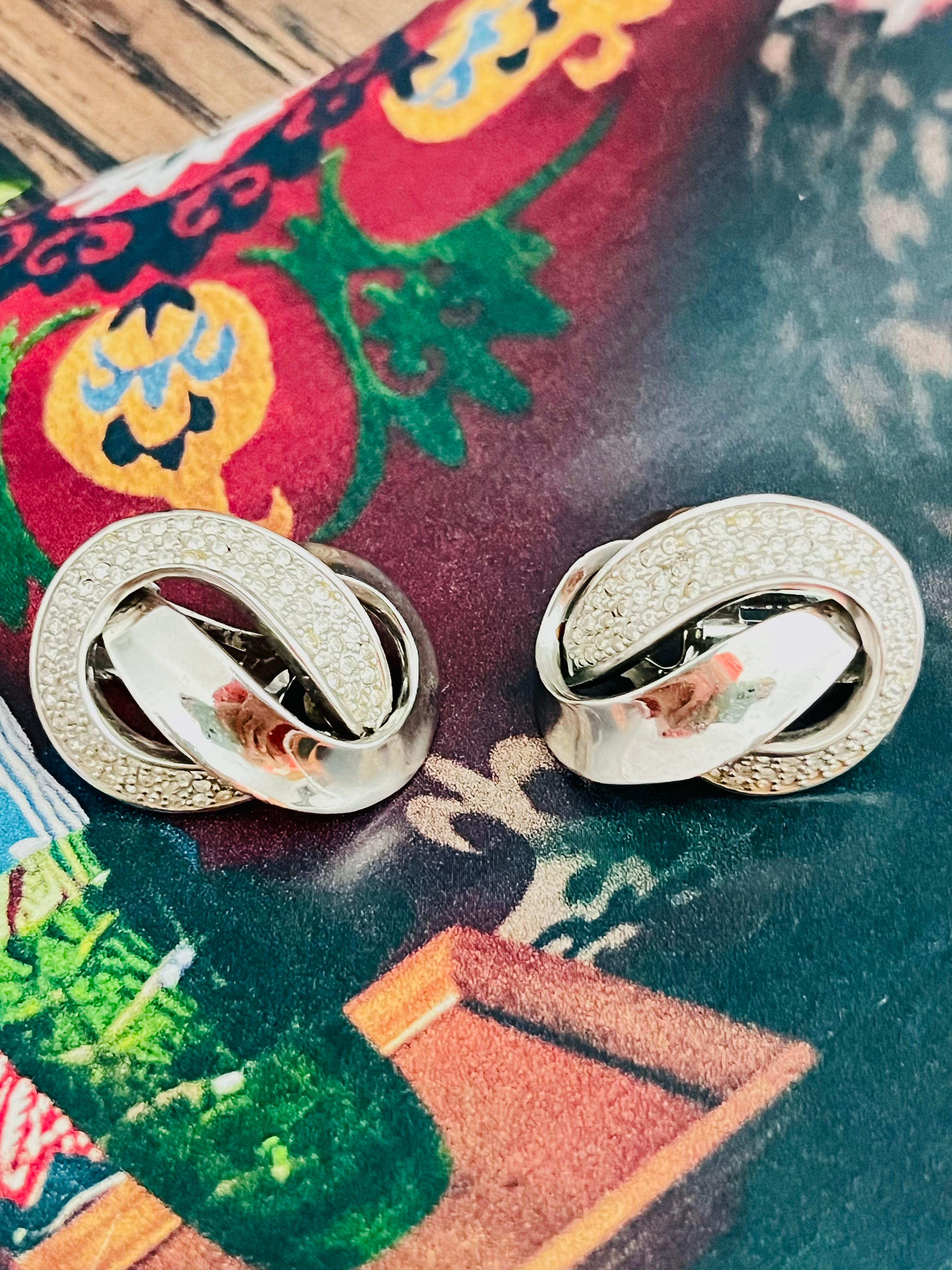 Christian Dior GROSSE 1970s Orecchini d'argento con cristalli intrecciati e massicci In condizioni buone in vendita a Wokingham, England