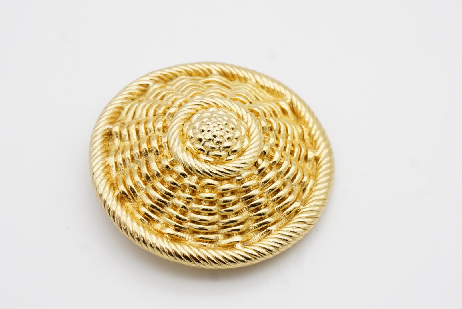 Christian Dior GROSSE 1970s Large Vivid Woven Dome Straw Hat Chunky Gold Brooch For Sale 7