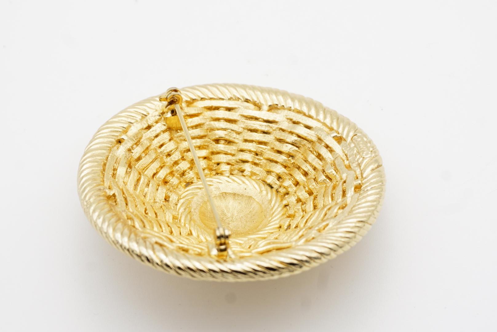 Christian Dior GROSSE 1970s Large Vivid Woven Dome Straw Hat Chunky Gold Brooch For Sale 9