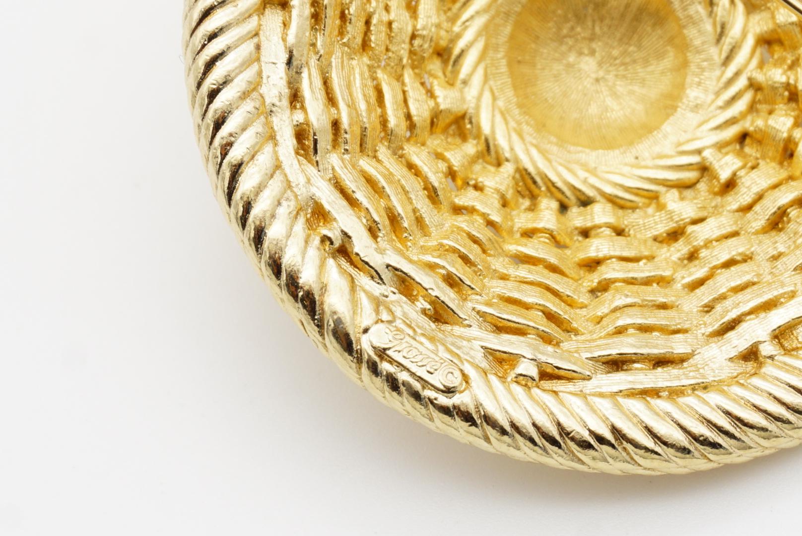 Christian Dior GROSSE 1970s Large Vivid Woven Dome Straw Hat Chunky Gold Brooch For Sale 10