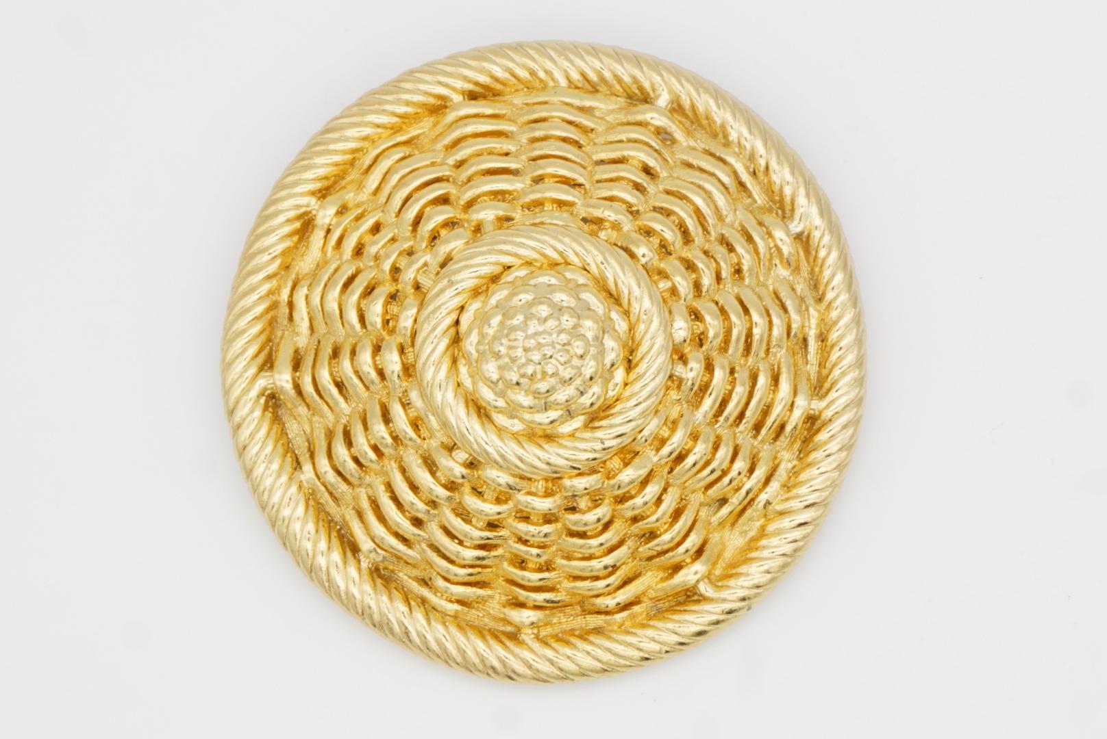 Christian Dior GROSSE 1970s Large Vivid Woven Dome Straw Hat Chunky Gold Brooch For Sale 4