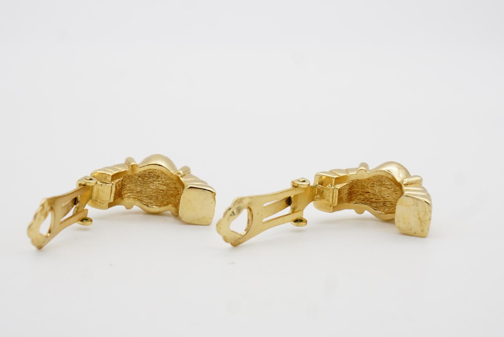 Christian Dior GROSSE 1970er Jahre Lange Ovale Saphir Kristall Dome Clip Ohrringe im Angebot 11