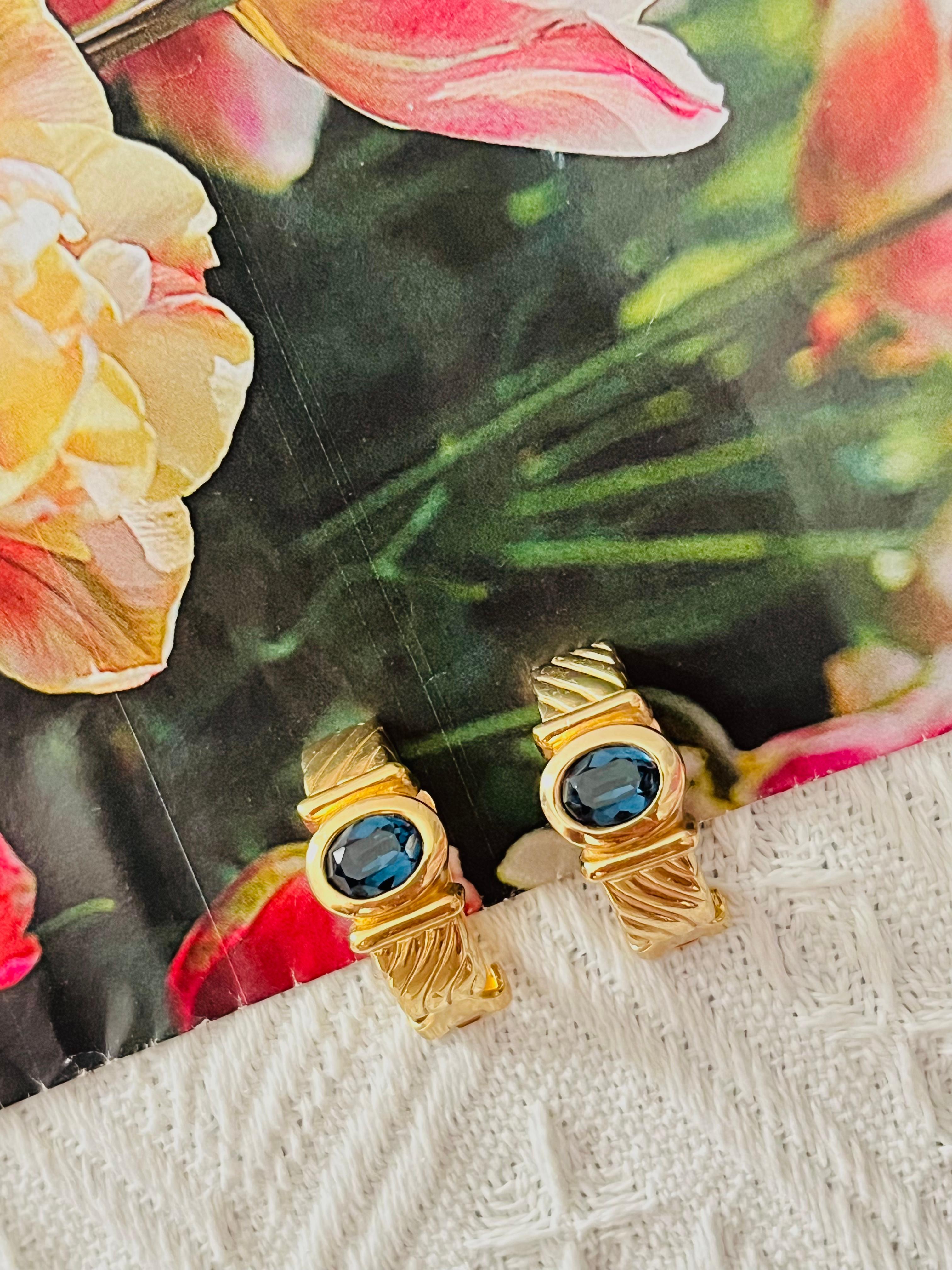 Christian Dior GROSSE 1970 - Longues boucles d'oreilles clips ovales en cristal de saphir Dome Excellent état - En vente à Wokingham, England