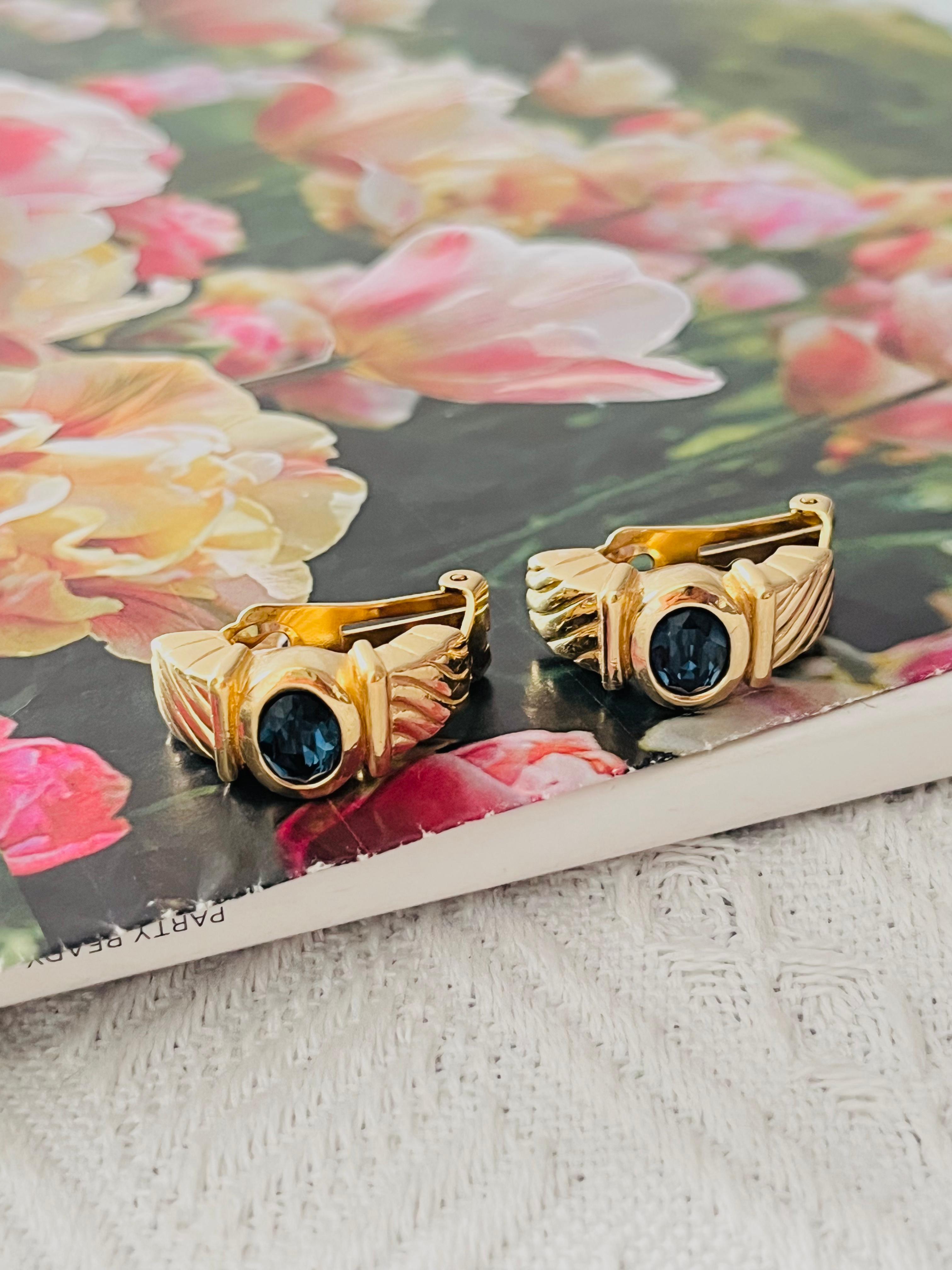 Christian Dior GROSSE 1970 - Longues boucles d'oreilles clips ovales en cristal de saphir Dome Unisexe en vente