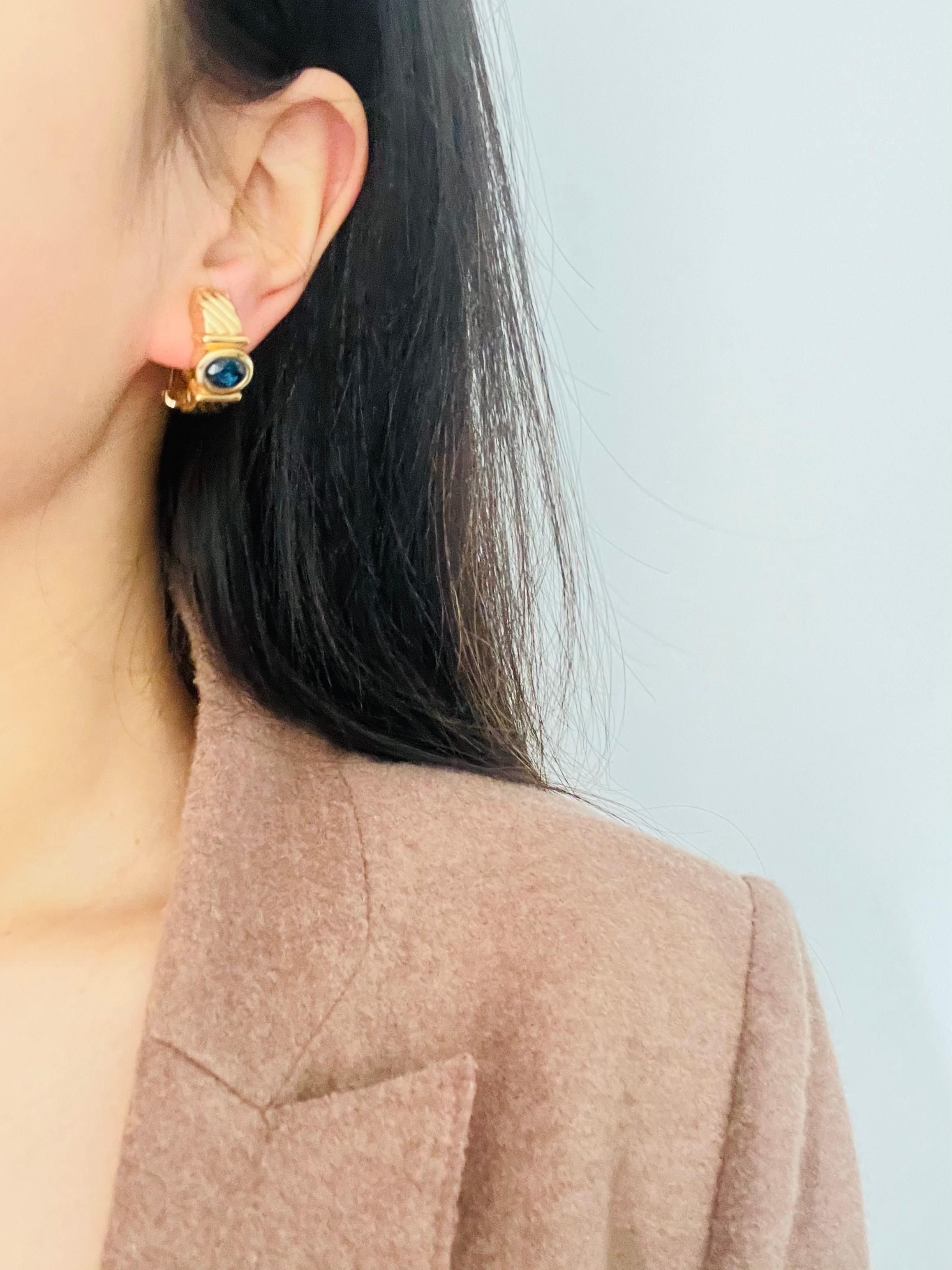 Christian Dior GROSSE 1970 - Longues boucles d'oreilles clips ovales en cristal de saphir Dome en vente 2
