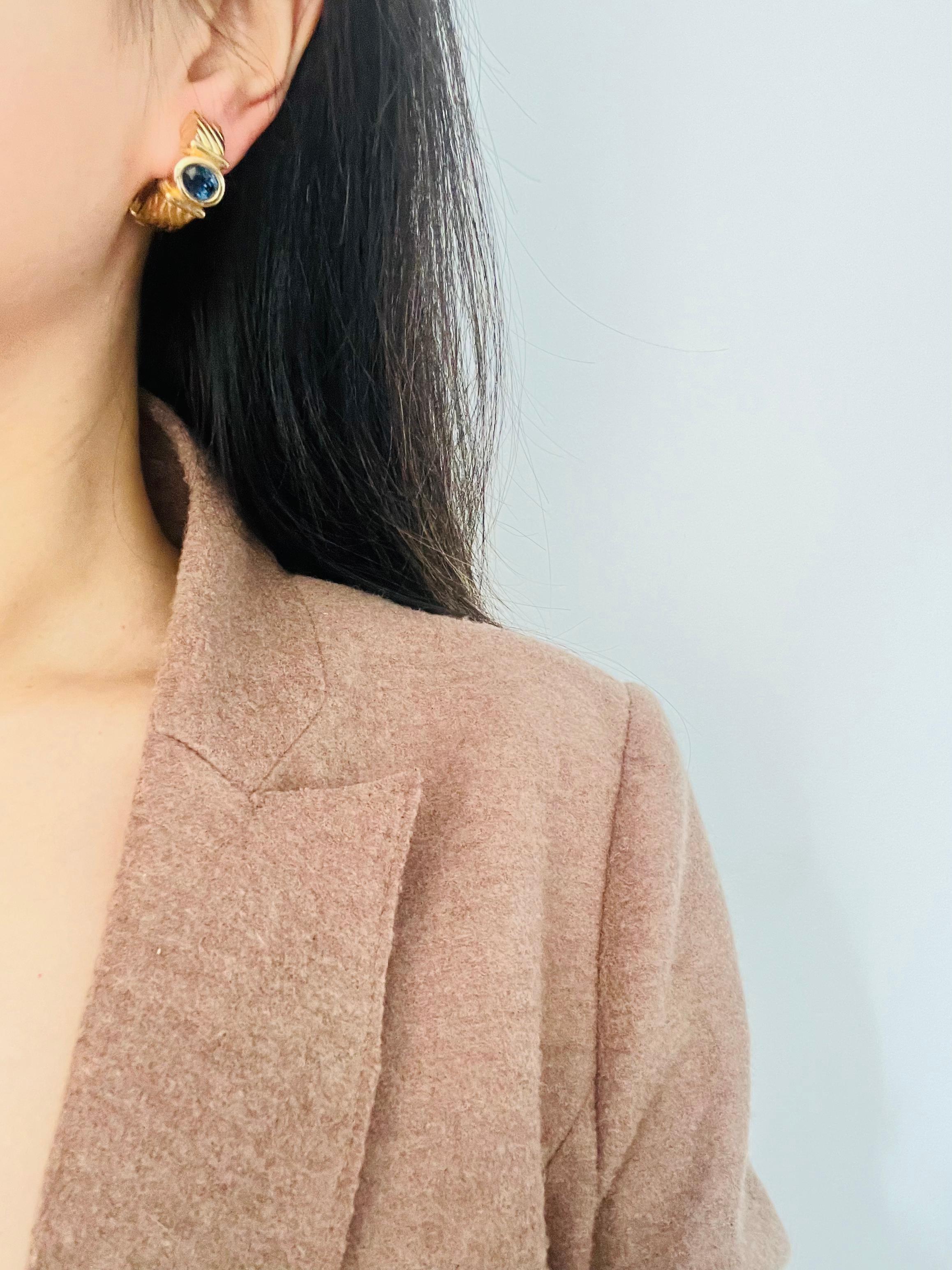 Christian Dior GROSSE 1970 - Longues boucles d'oreilles clips ovales en cristal de saphir Dome en vente 3