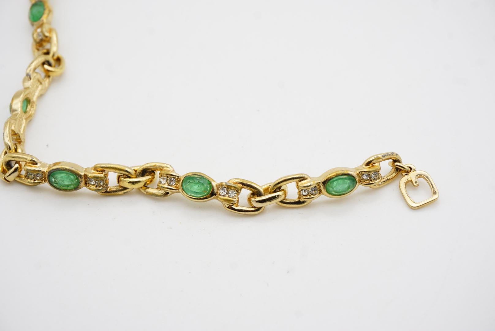 Christian Dior GROSSE Pulsera eslabonada con cristales esmeralda ovalados de los años 70 en venta 7