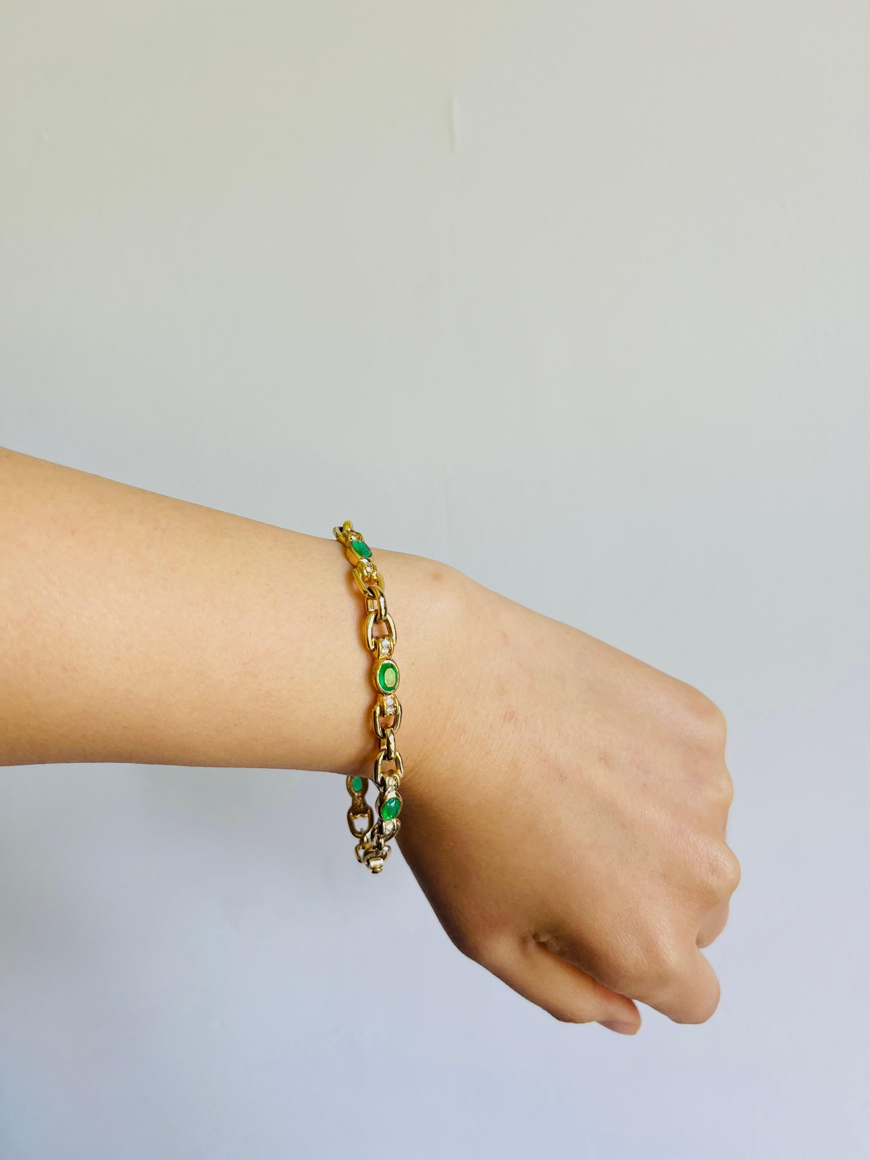 Christian Dior GROSSE Pulsera eslabonada con cristales esmeralda ovalados de los años 70 en venta 2