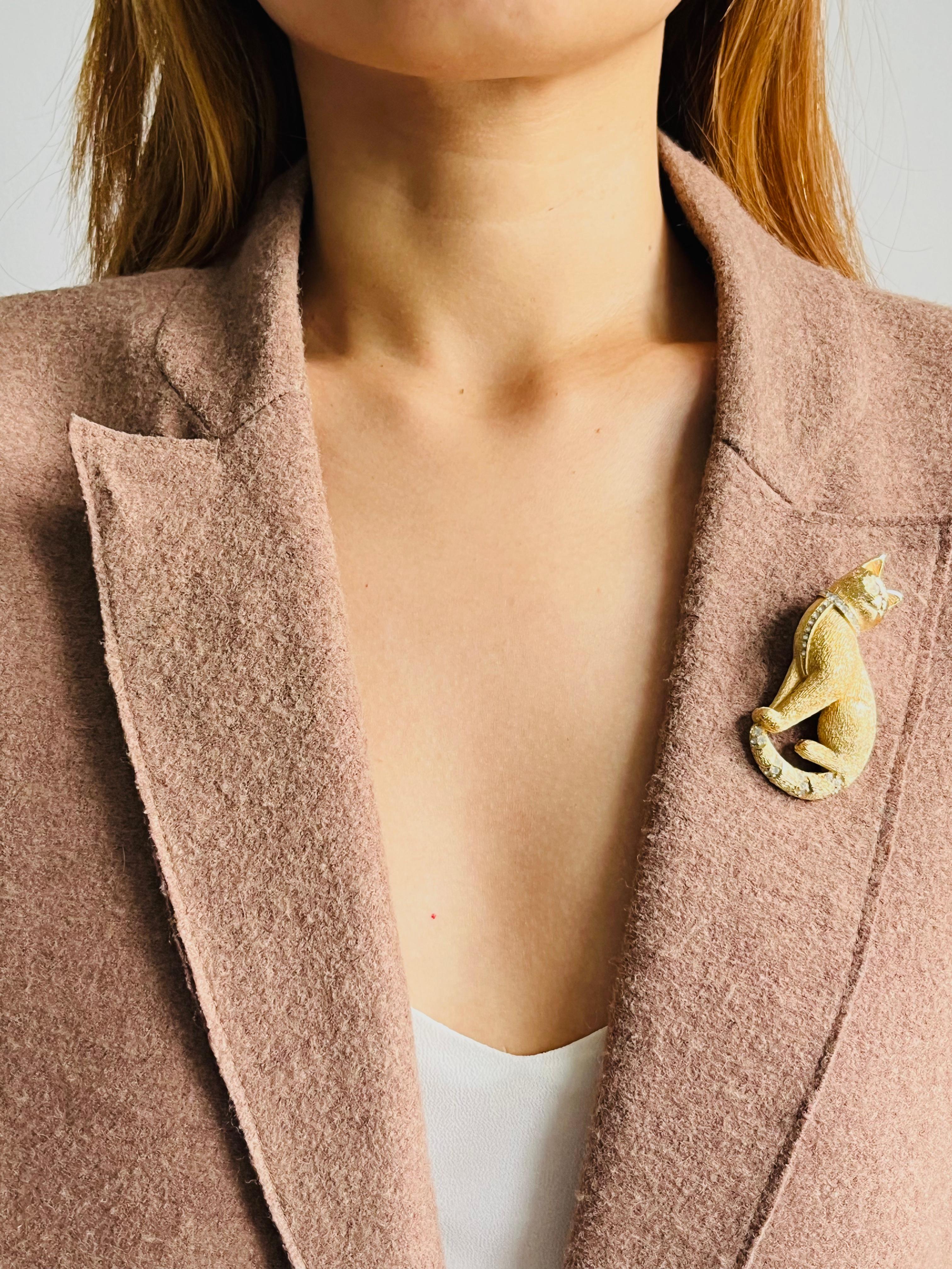 Women's or Men's Christian Dior GROSSE 1970s Textured Vivid Cute Cat Sit Crystals Chunky Brooch For Sale
