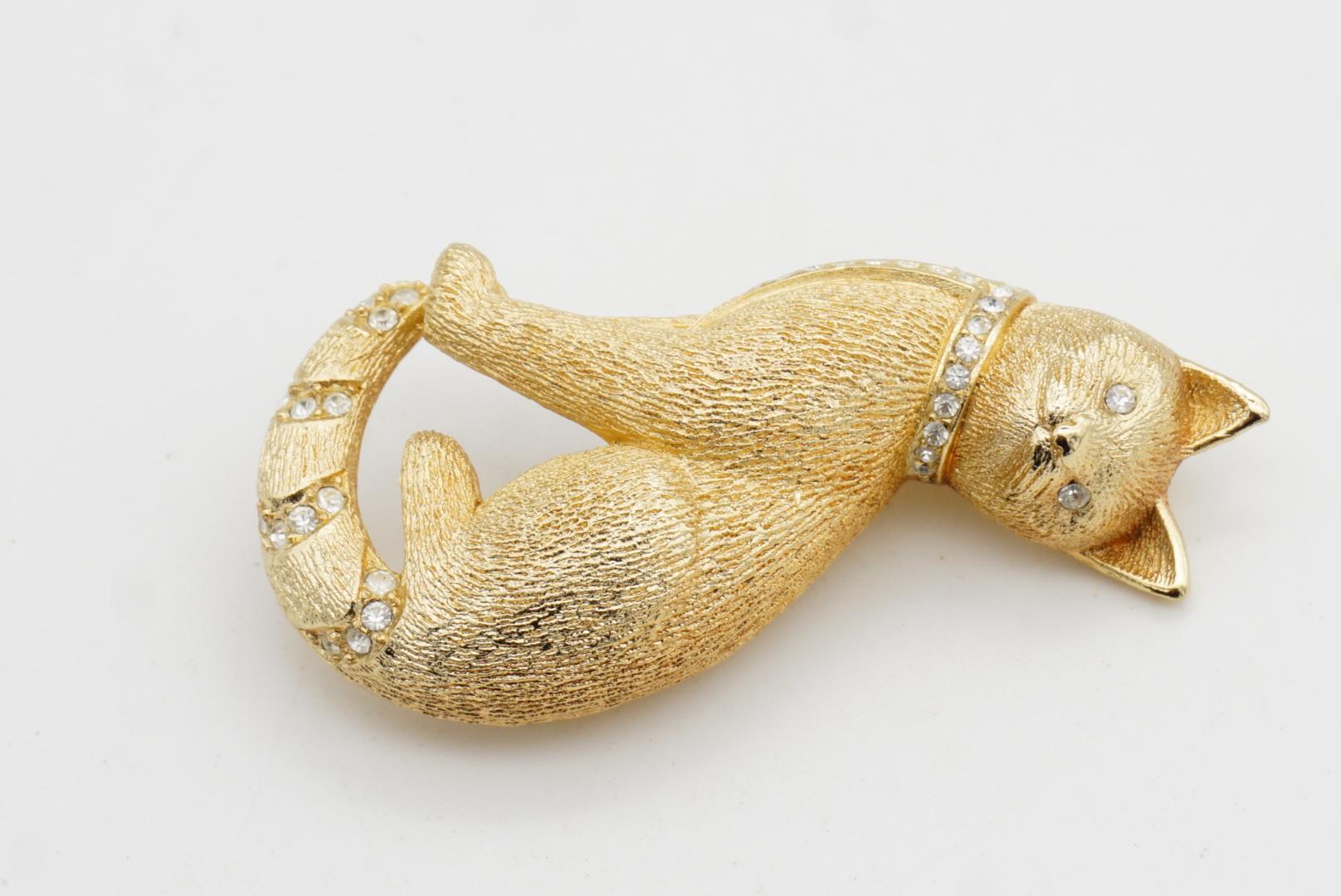 Christian Dior GROSSE 1970s Textured Vivid Cute Cat Sit Crystals Chunky Brooch For Sale 4
