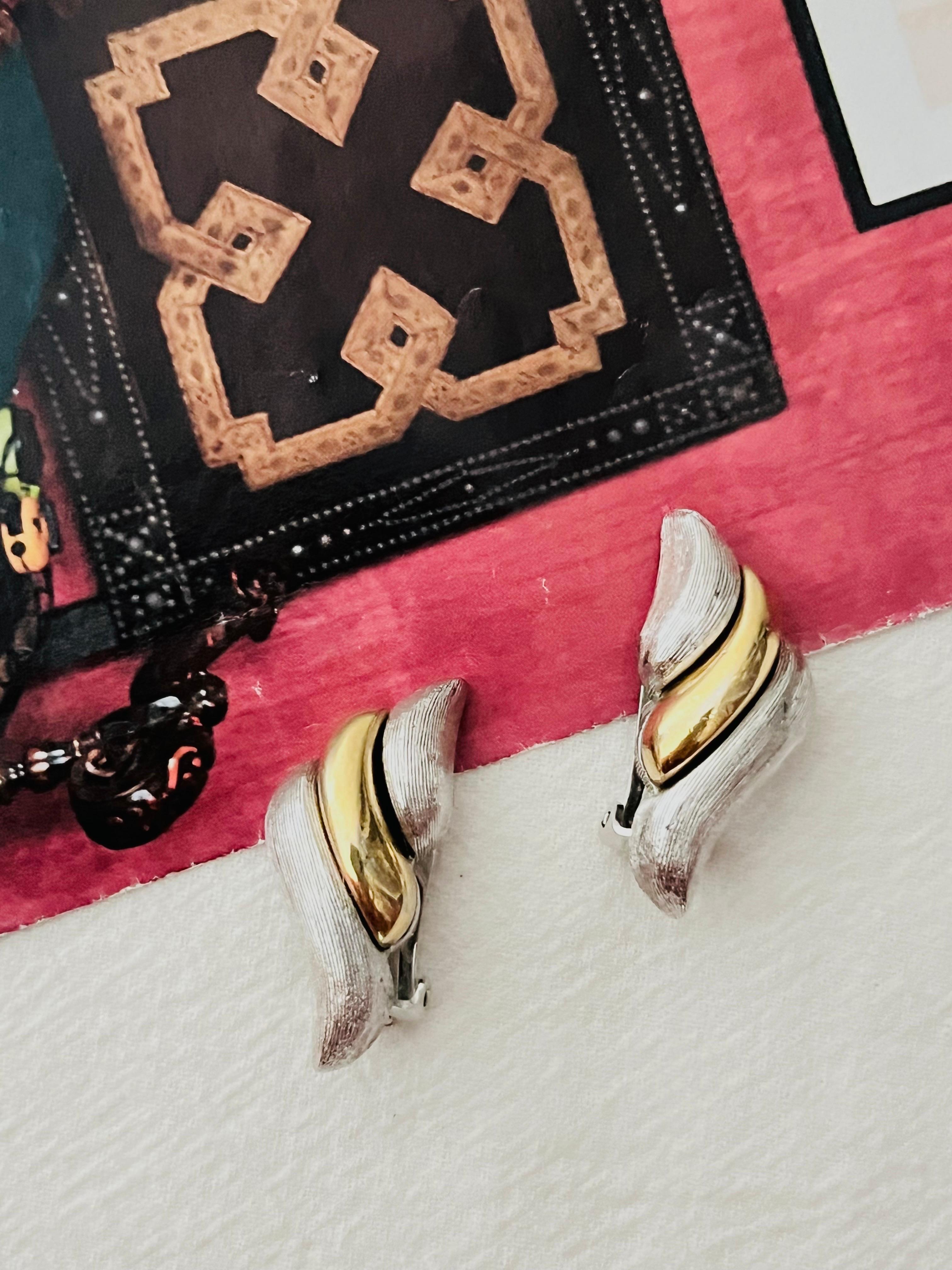 Christian Dior GROSSE 1970s Trio Spiral Fire Chunky Argento Oro Orecchini a Clip In condizioni buone in vendita a Wokingham, England