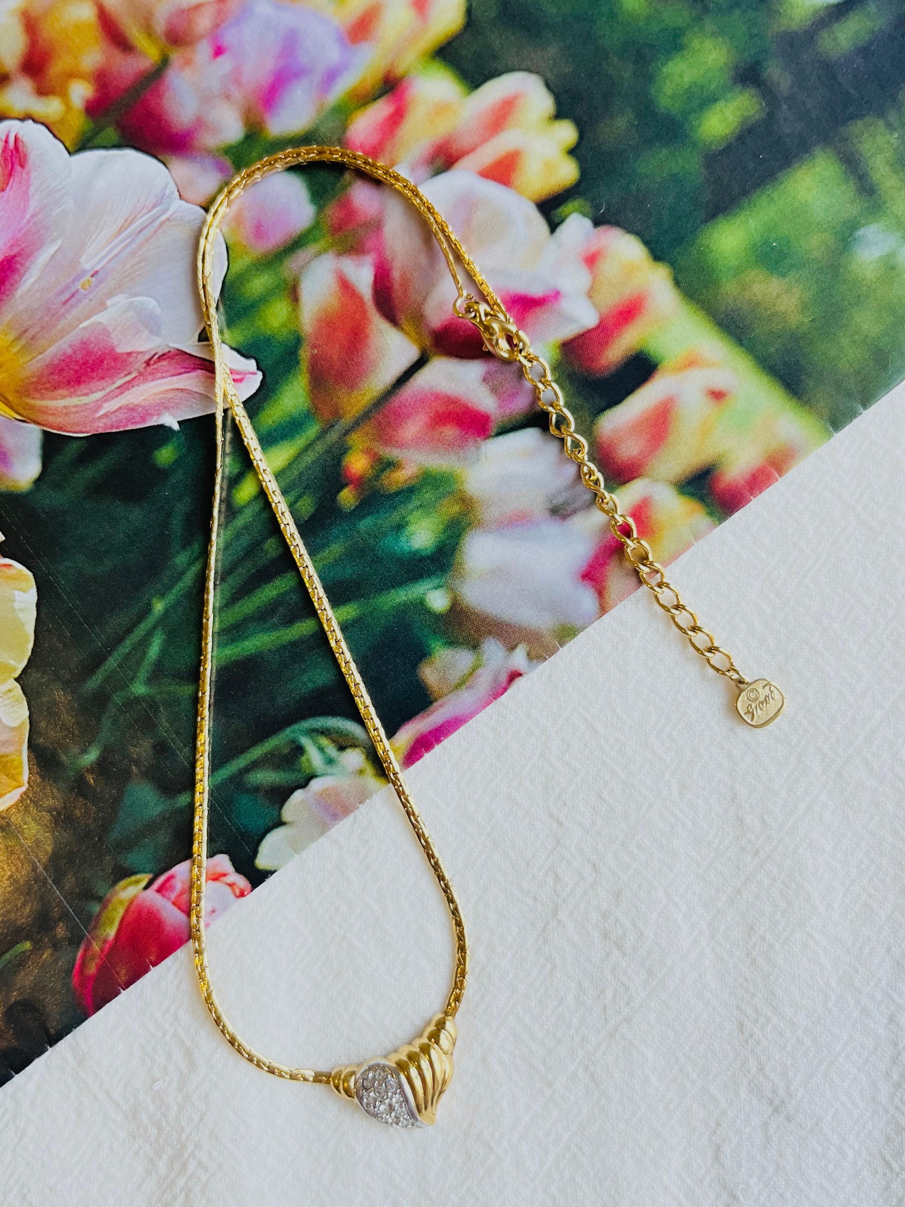 Christian Dior GROSSE 1970s Vintage Crystals Silver Gold Heart Pendant Necklace

Very good condition. Scratches or colour loss at gold heart side, barely noticeable. 100% Genuine. 

Rare to find. Signed at back and extend chain.

Size: 36 cm. Extend