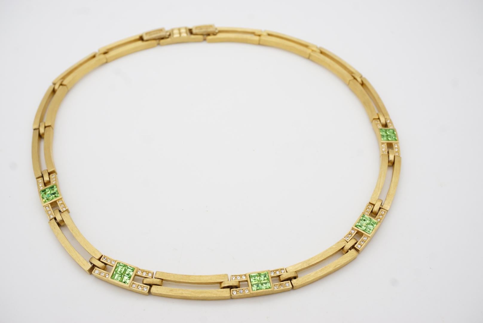 Christian Dior GROSSE 1970s Vintage Interlinked Emerald Crystals Gold Necklace For Sale 4