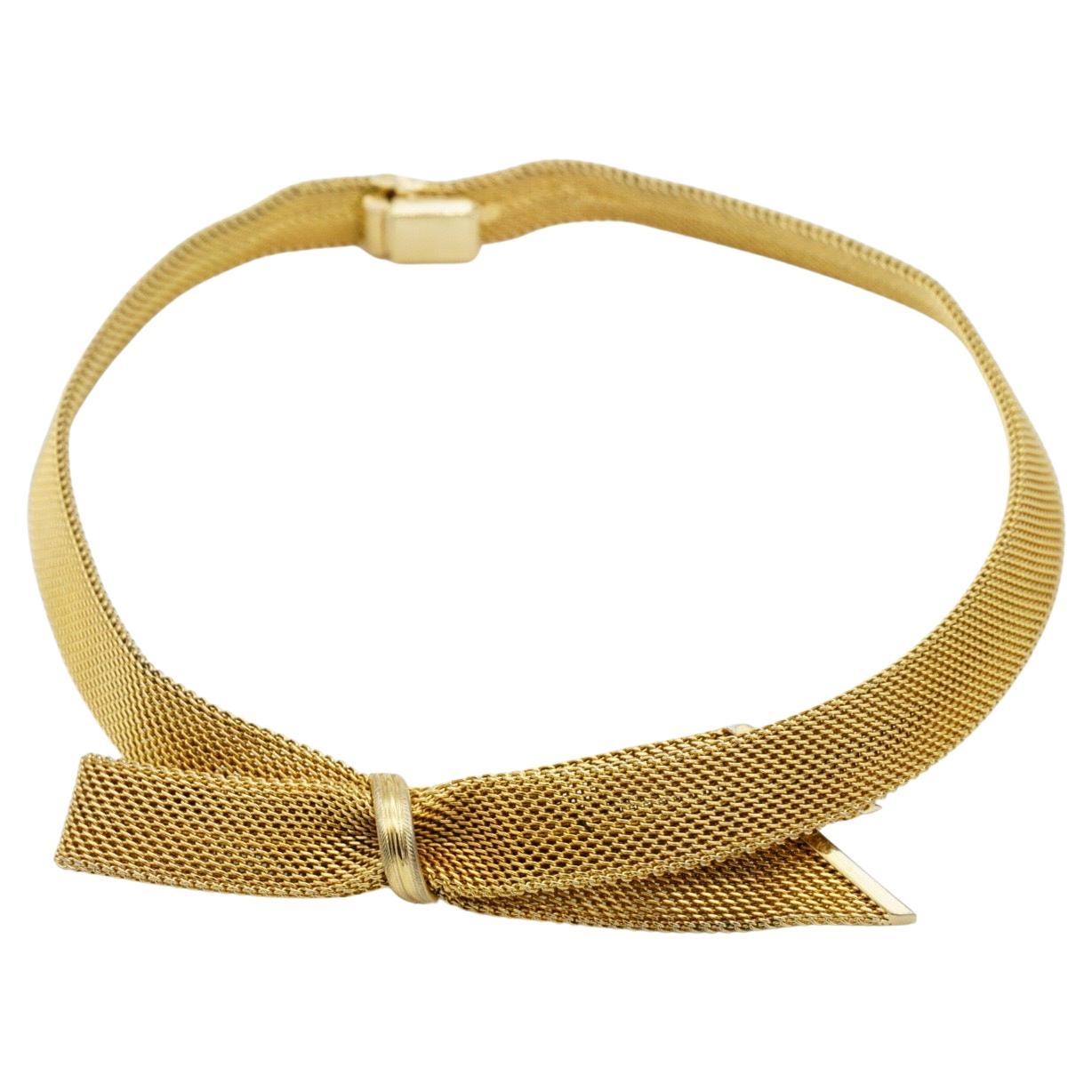 Christian Dior GROSSE 1970 Vintage Knot Bow Ribbon Pendentif Mesh Woven Omega Chunky Choker Collier, plaqué or

Très bon état. Peut-être de très légères rayures ou pertes de couleur, à peine perceptibles.

Signé au dos. 100% authentique. Rare à